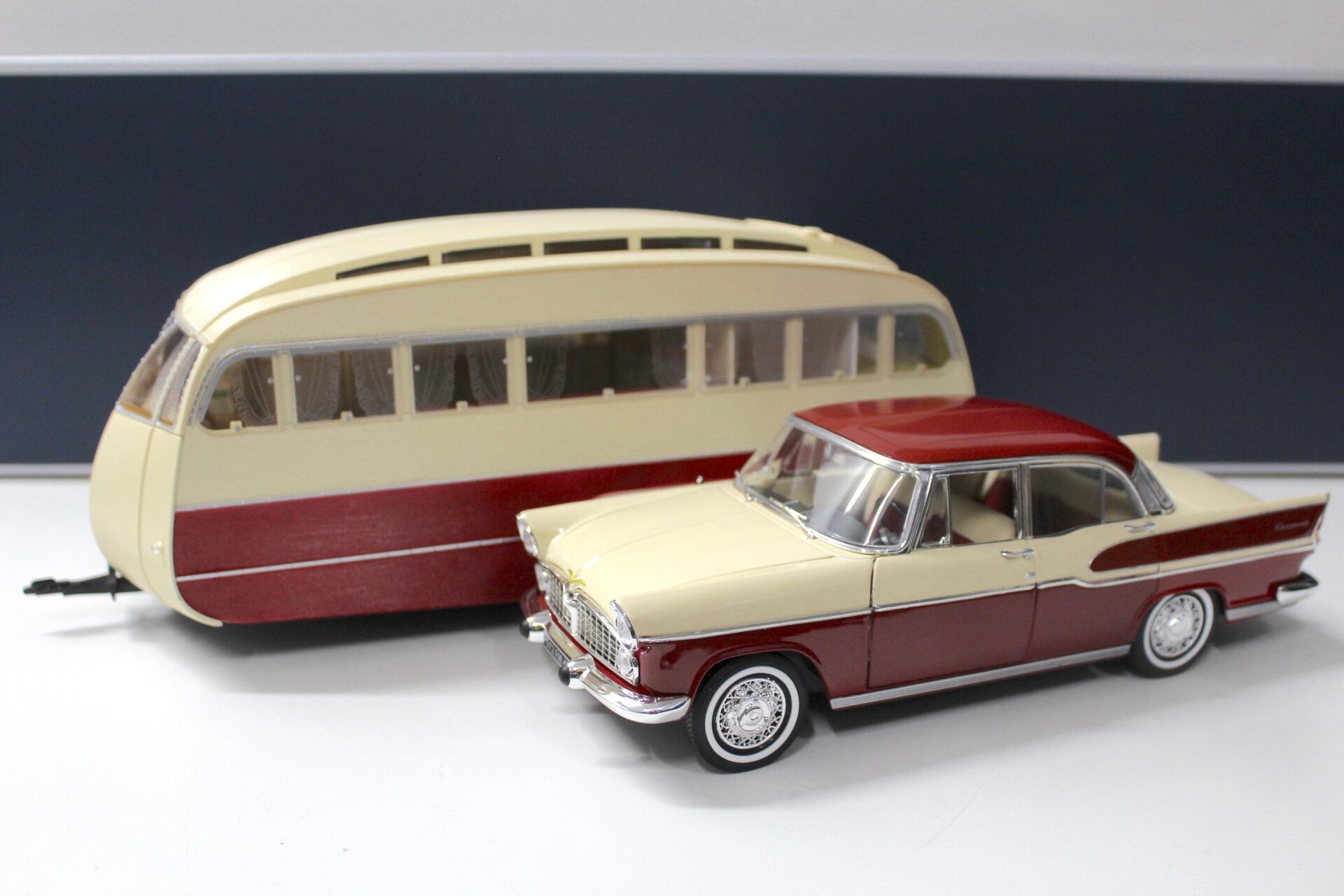 1:18 Norev Simca Vedette Chambord 1958 + Caravane Henon red & ivoire