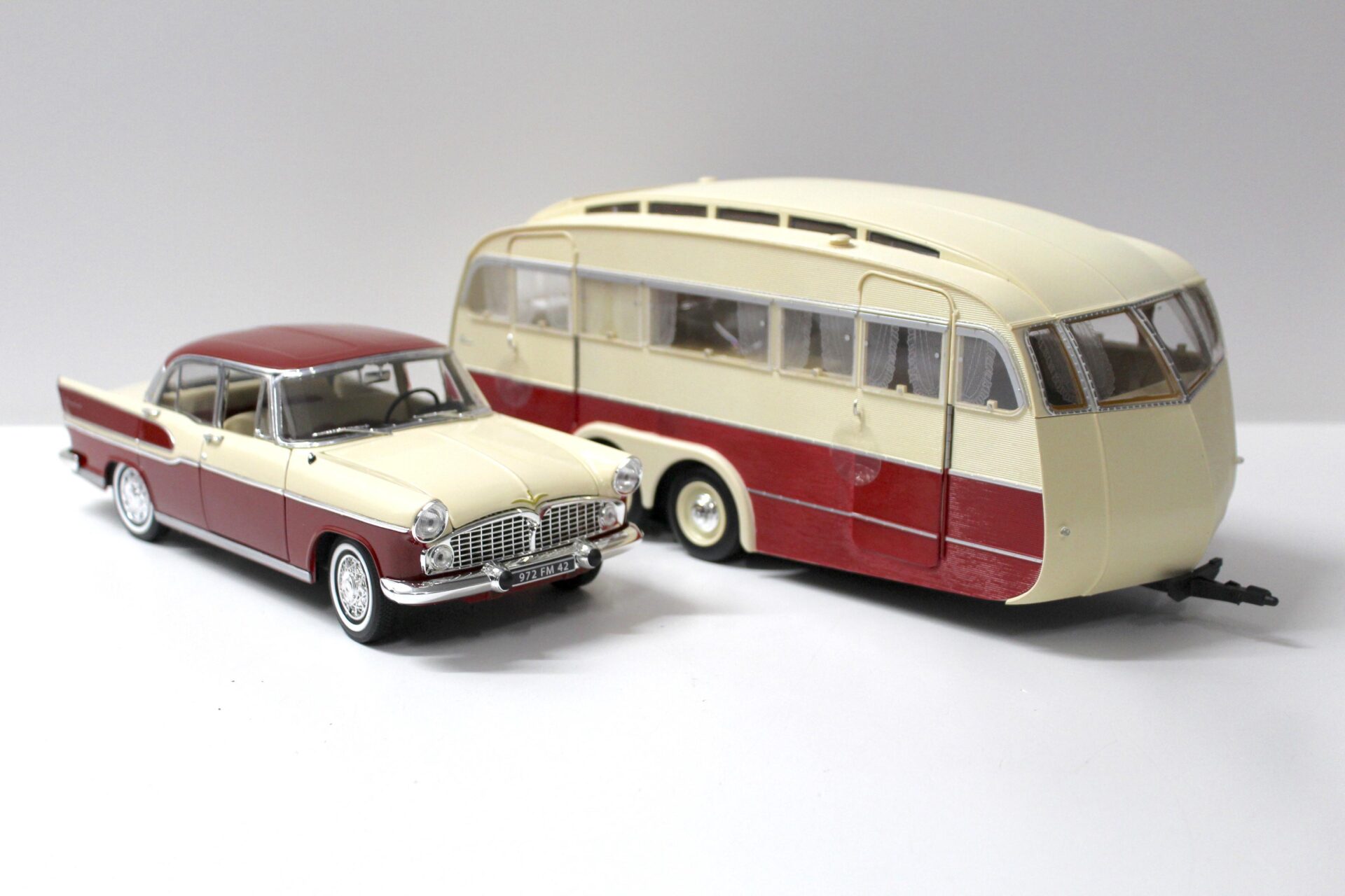 1:18 Norev Simca Vedette Chambord 1958 + Caravane Henon red & ivoire