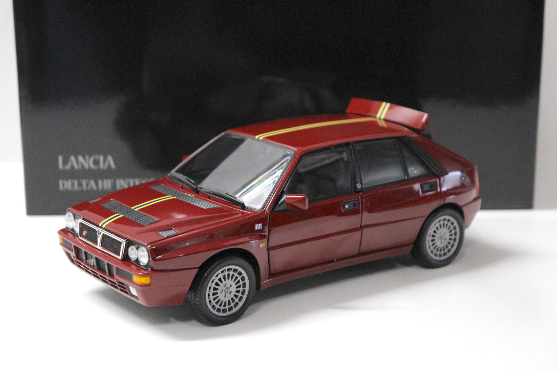 ID 48408 orig.jpg 1:18 Kyosho Lancia Delta HF Integrale Edizione Finale Bordeaux red