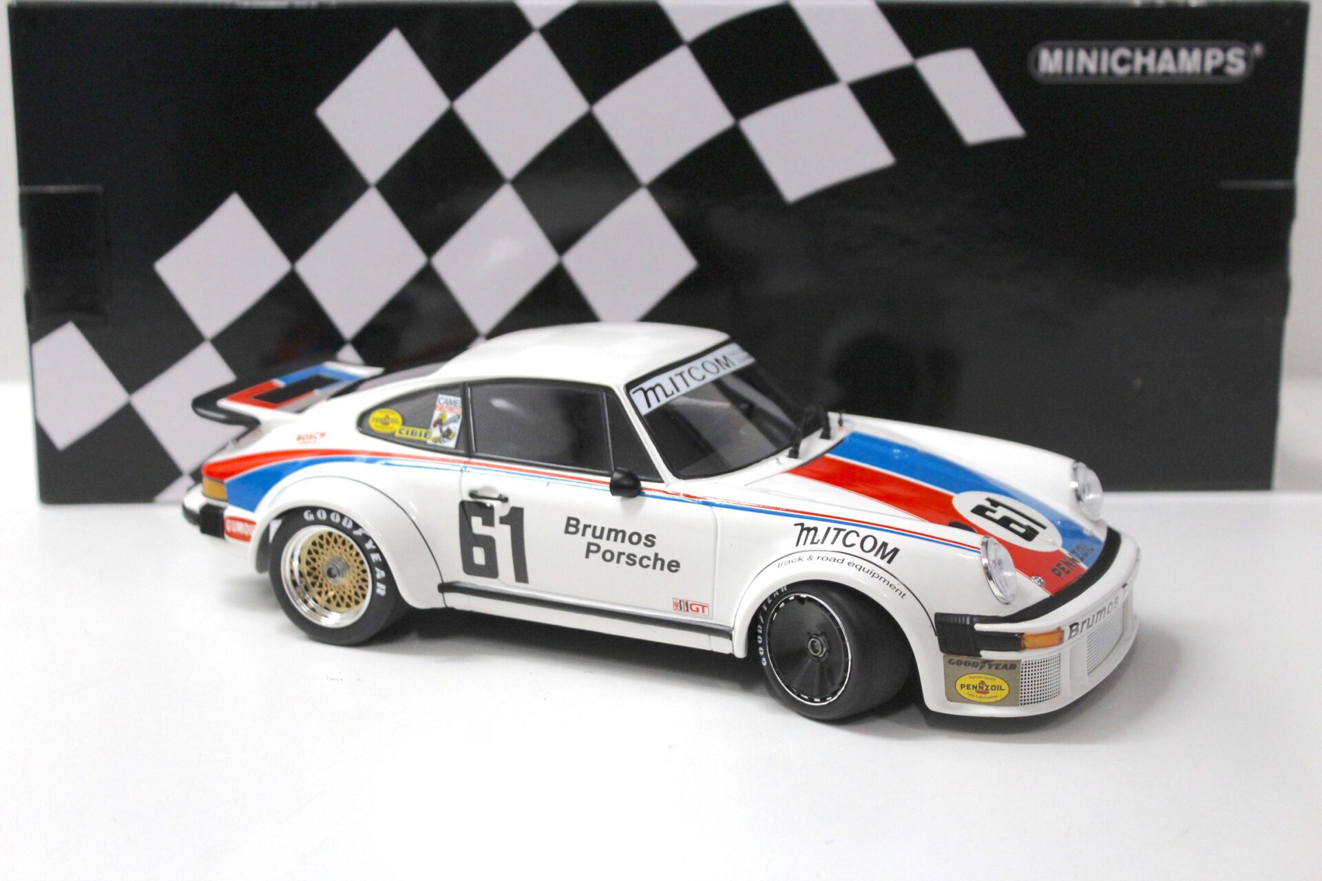 1:18 Minichamps Porsche 934 Brumos Racing #61 Gregg/ Busby 24h Daytona 1977
