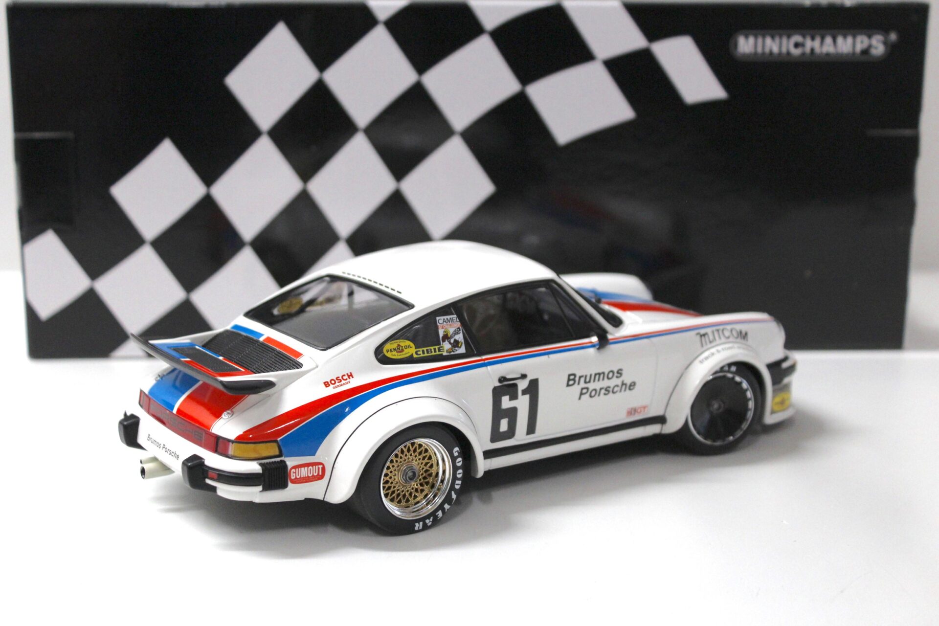 1:18 Minichamps Porsche 934 Brumos Racing #61 Gregg/ Busby 24h Daytona 1977