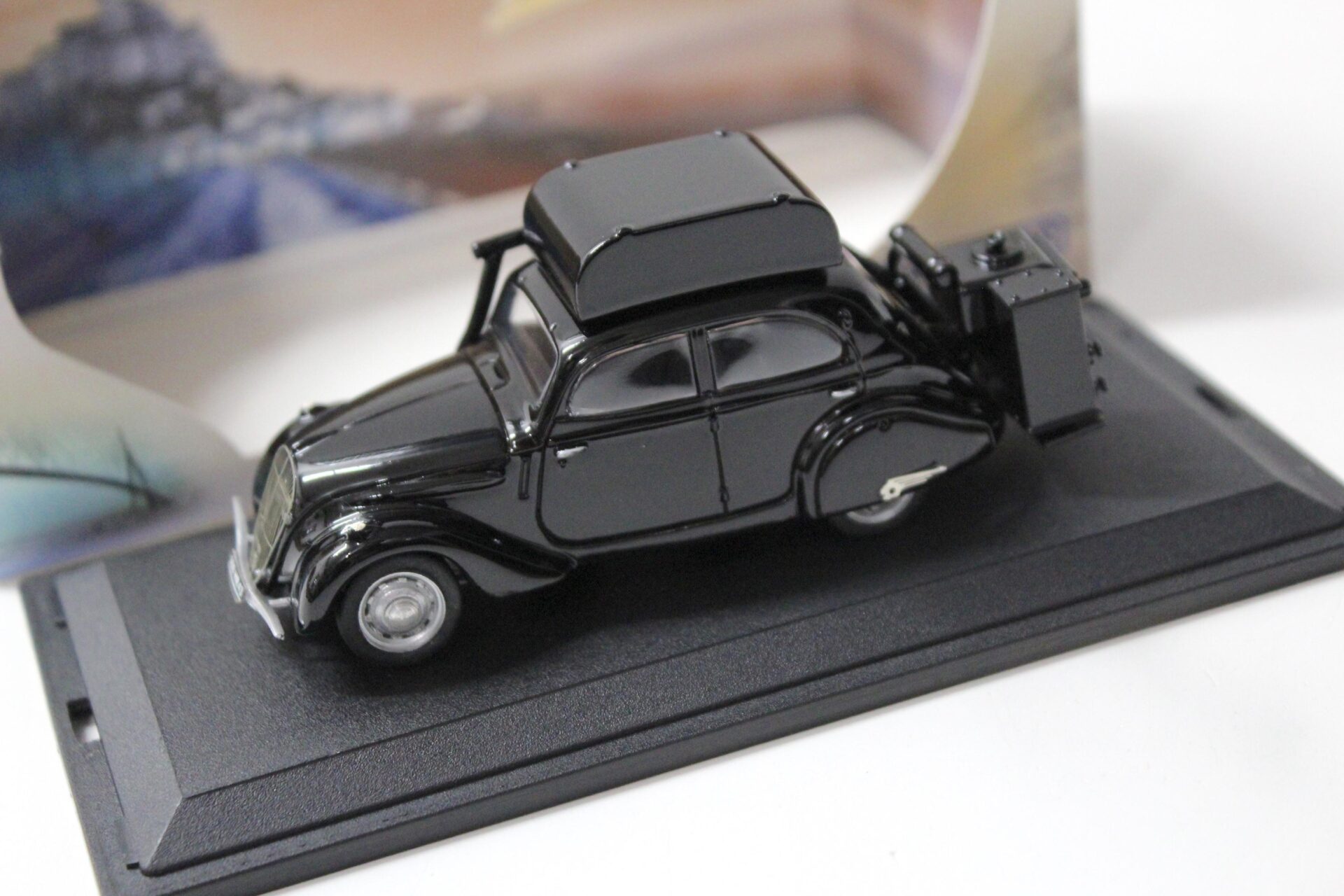 1:43 Paradcar Peugeot 202 Gazogene 1941 black