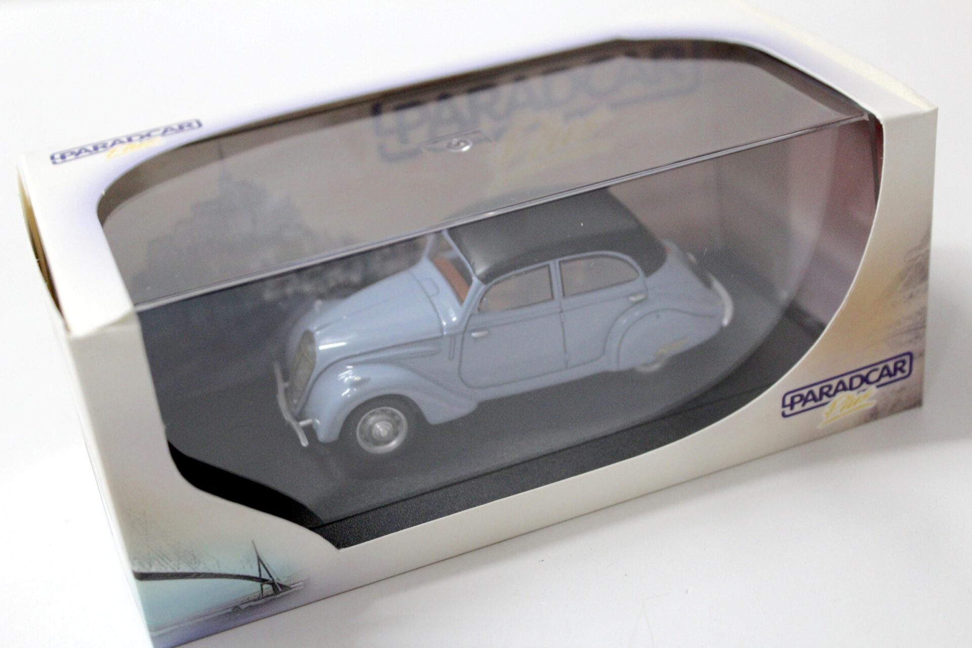 1:43 Paradcar Peugeot 202 Decouvrable Cabrio closed roof blue