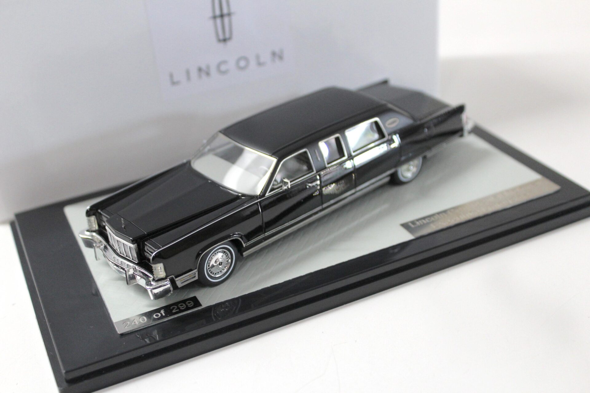 1:43 GLM Lincoln Continental Moloney Executive Limousine 1976 black