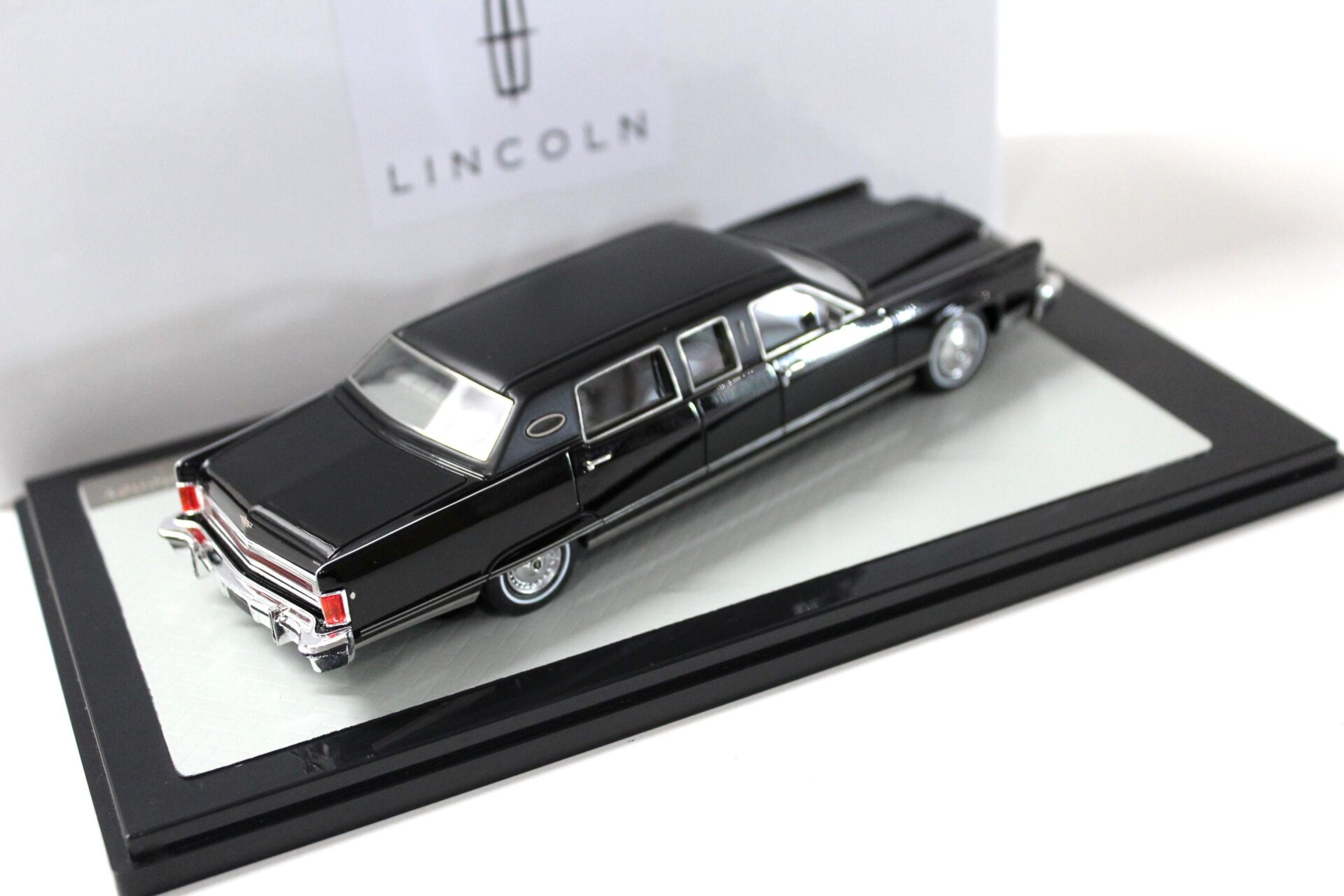 1:43 GLM Lincoln Continental Moloney Executive Limousine 1976 black
