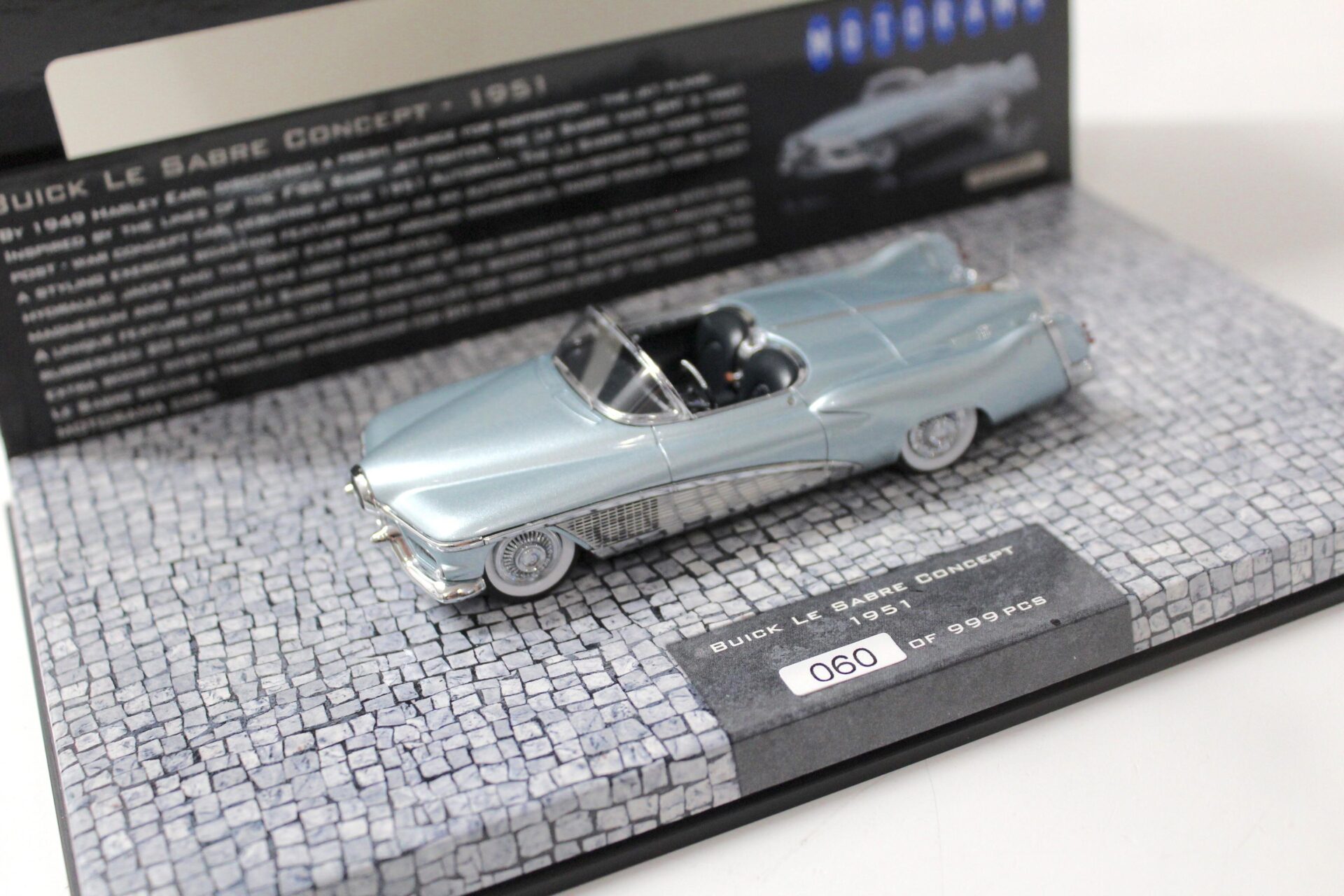 1:43 Minichamps Buick Le Sabre Concept Car 1951 light blue