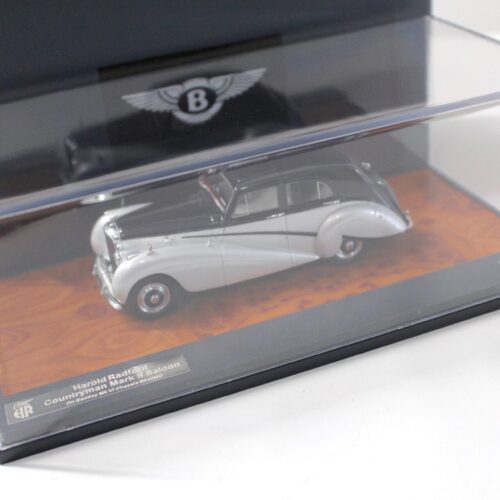 1:43 Matrix Harold Radford Countryman Mark II Saloon blue/ silver metallic