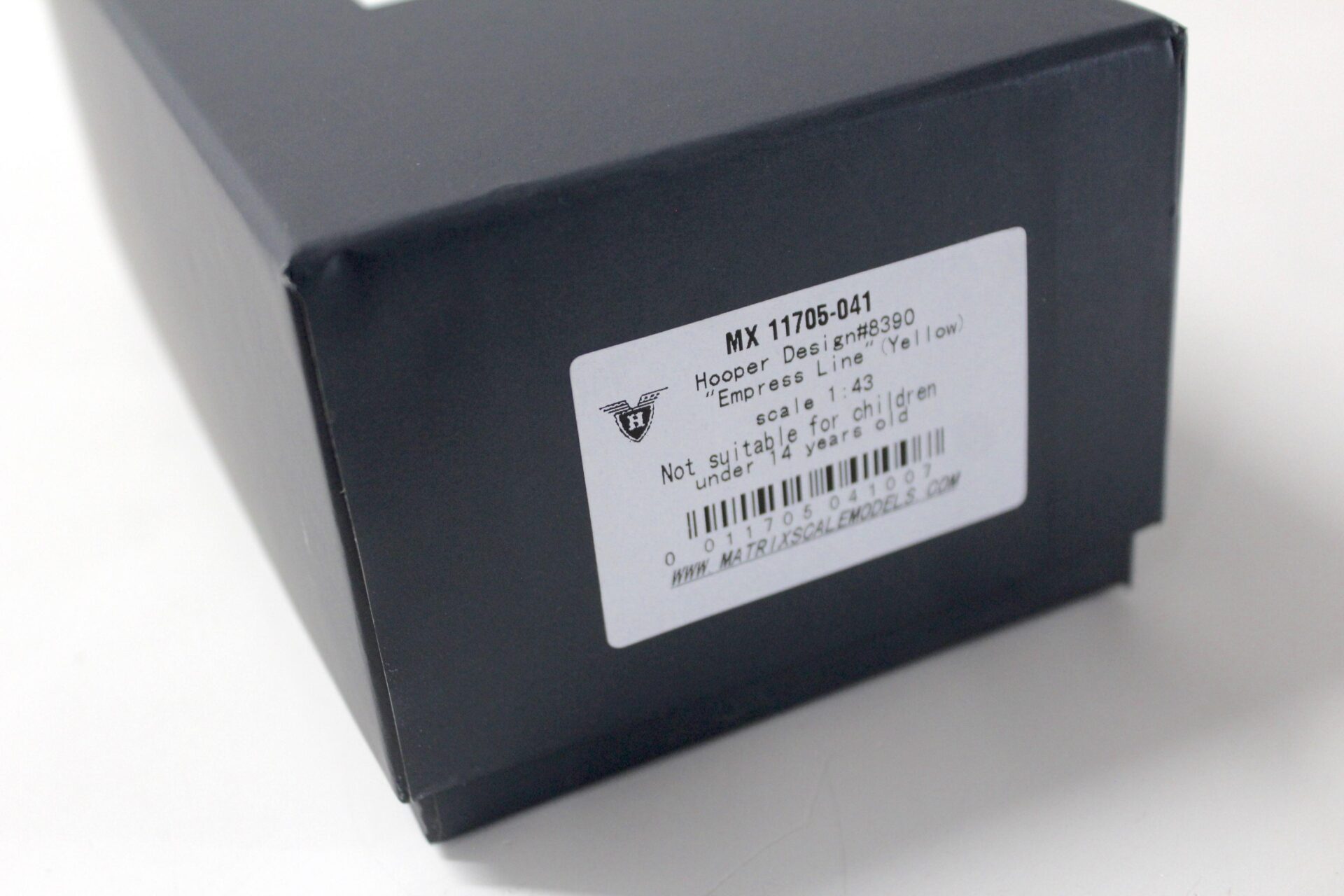 1:43 Matrix Hooper Design #8390 Empress Line yellow
