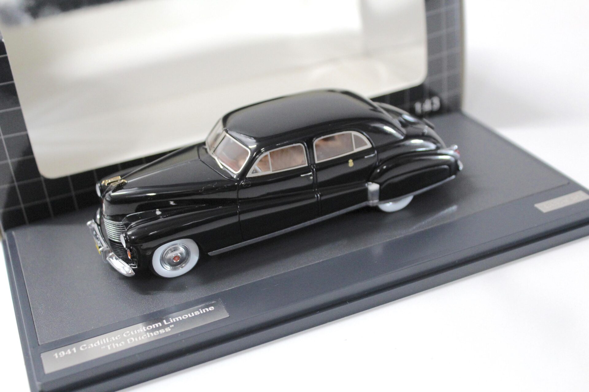 ID 49099 orig.jpg 1:43 Matrix 1941 Cadillac Custom Limousine "The Duchess" black