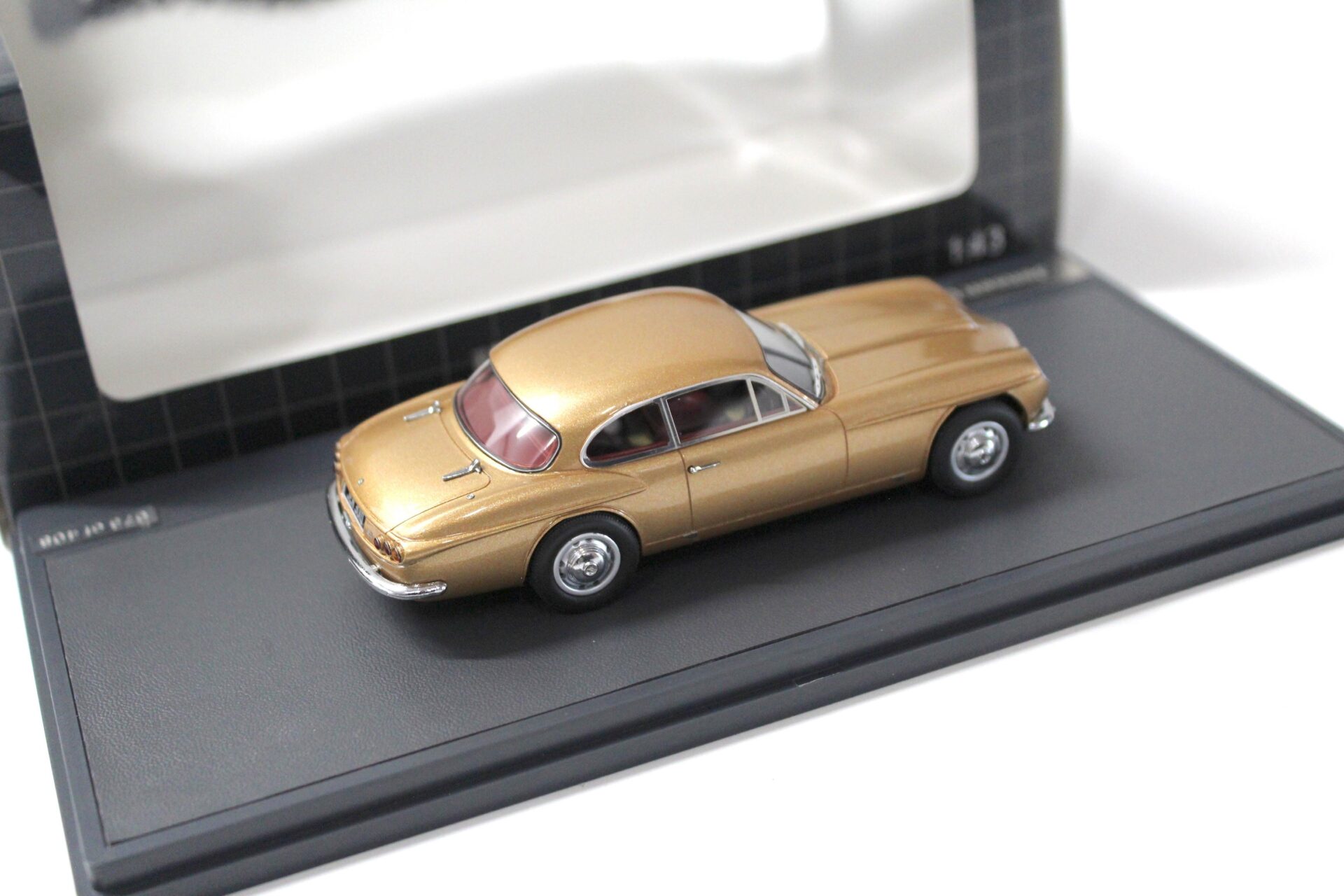 1:43 Matrix Jensen C-V8 MKII Coupe gold metalic