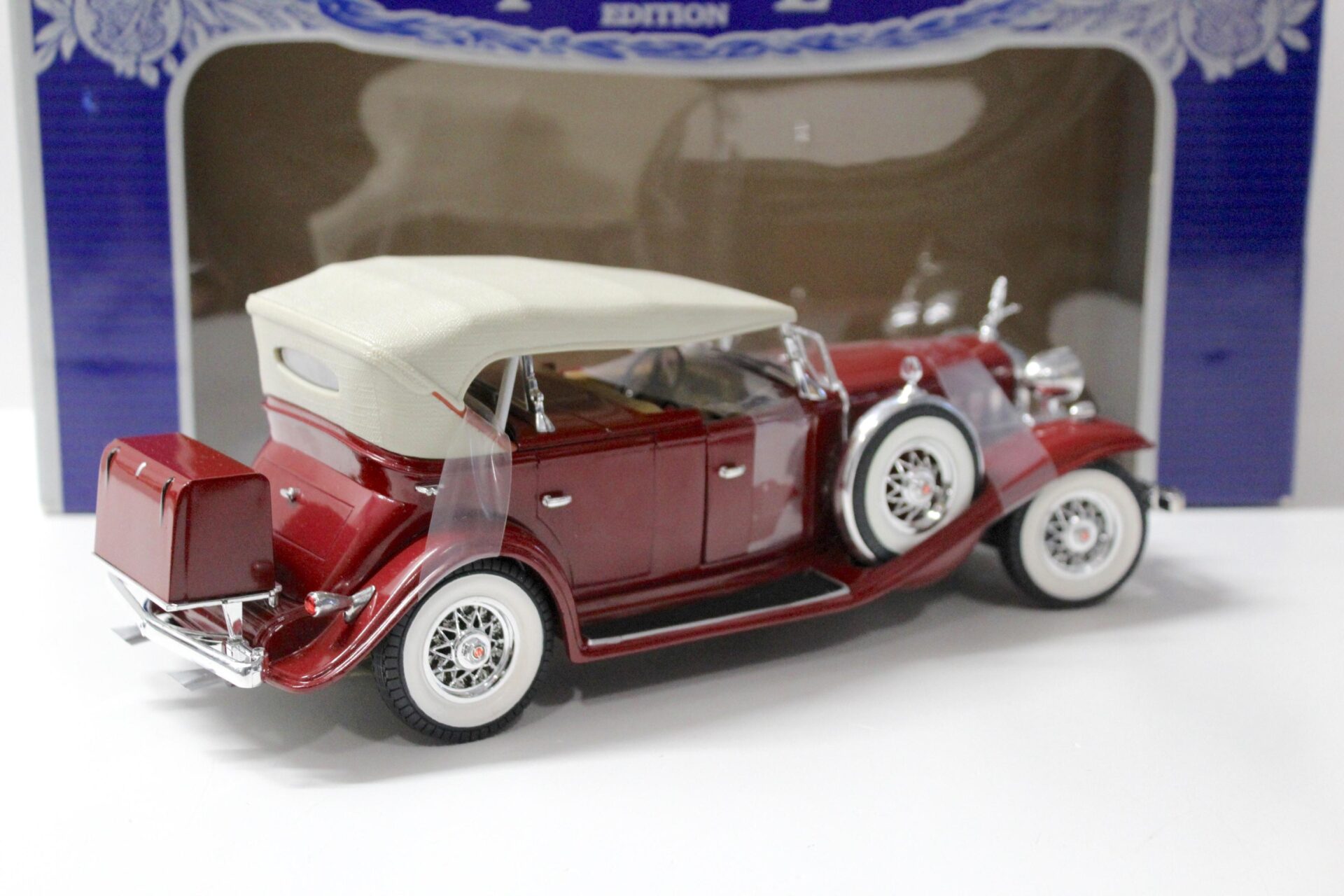 1:18 Anson 1932 Cadillac Sport Phaeton dark red/ beige roof