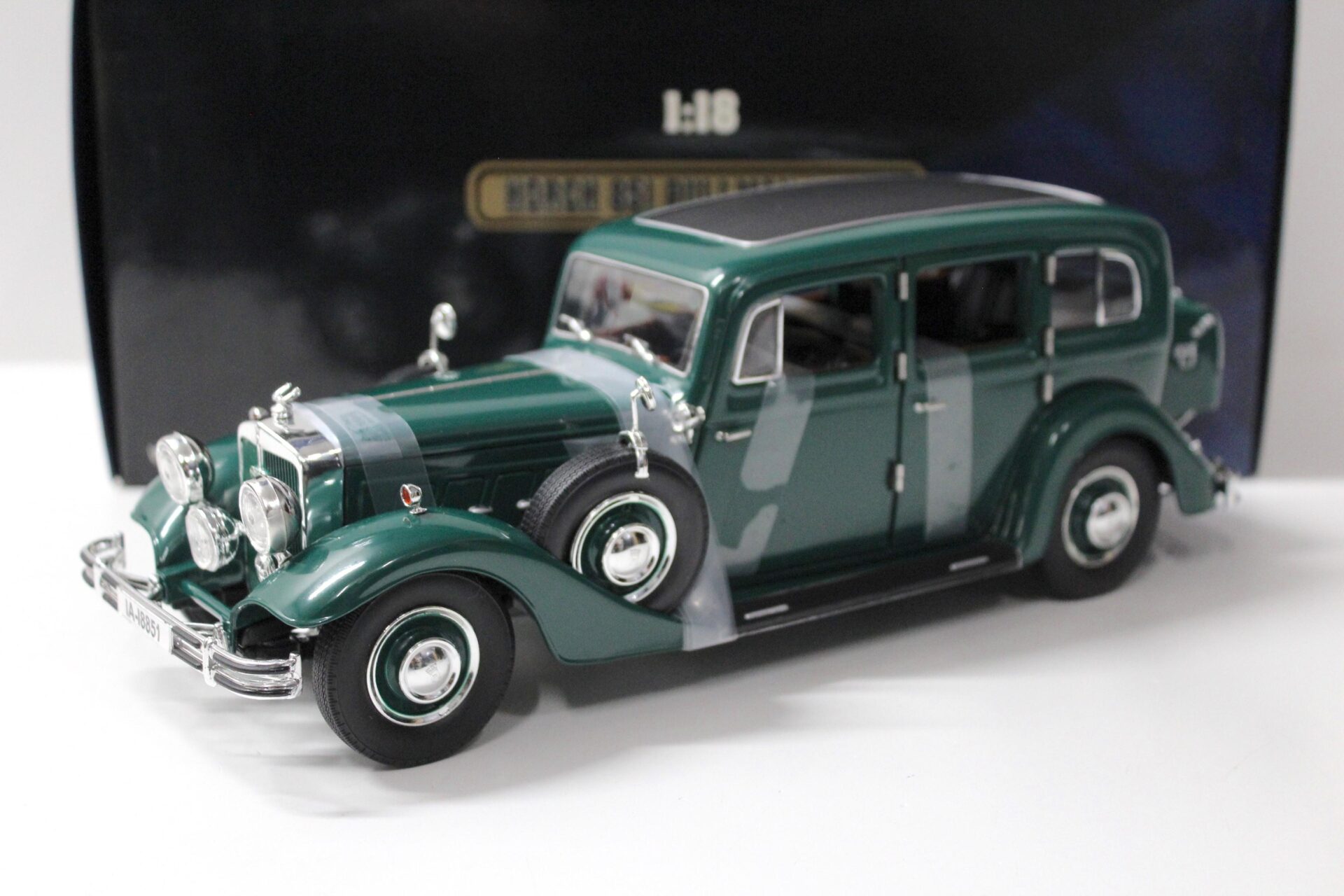 ID 49541 orig.jpg 1:18 Ricko Horch 851 Pullman 1935 dark green