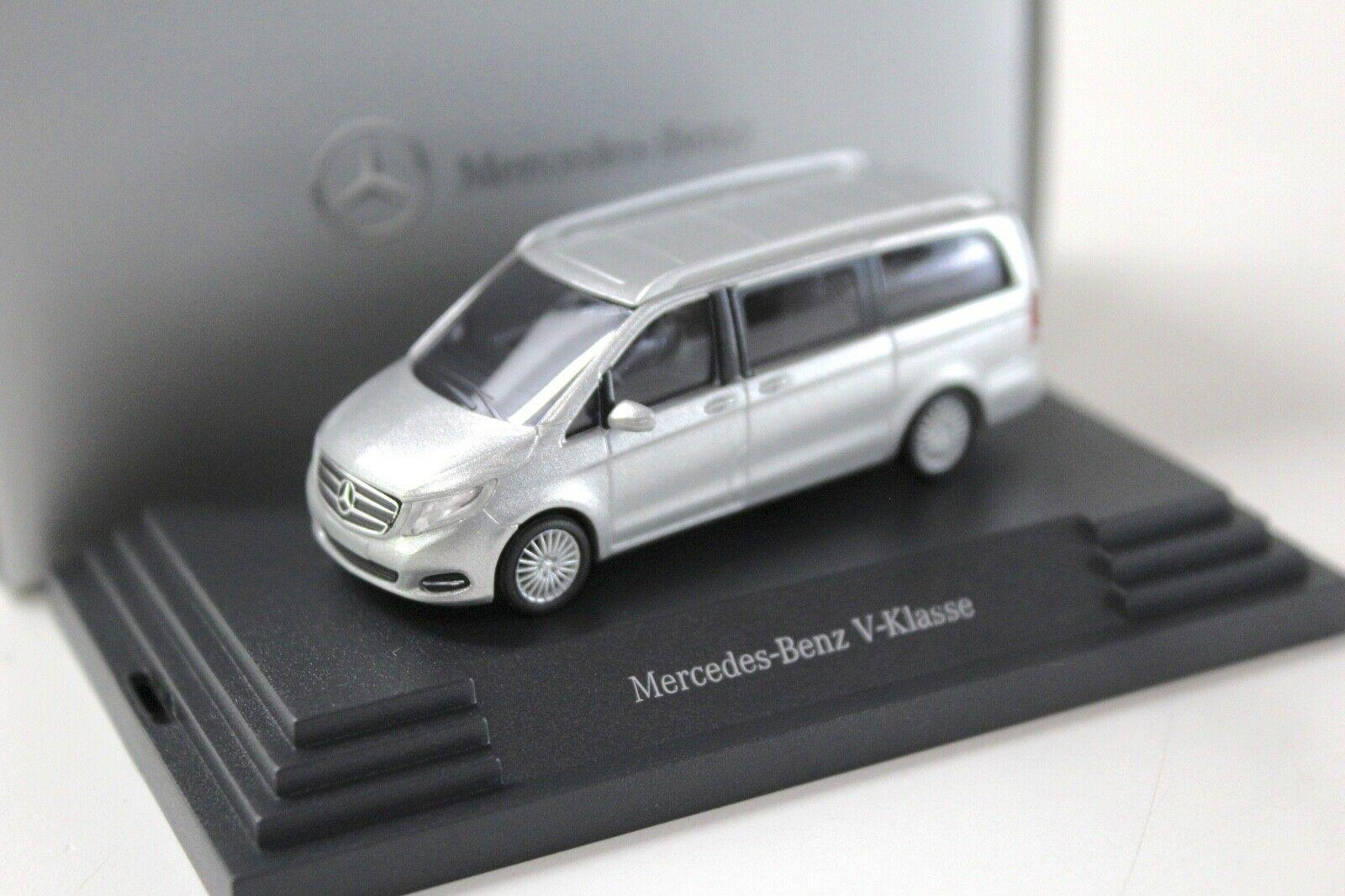 1:87 Busch Mercedes V-Klasse silver DEALER VERSION