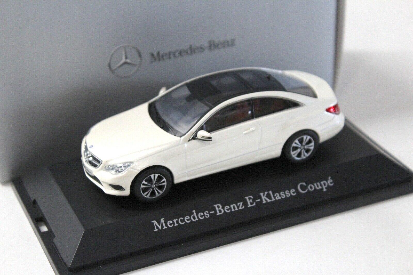 ID 50334 orig.jpg 1:43 Kyosho Mercedes E-Klasse Coupe white DEALER VERSION