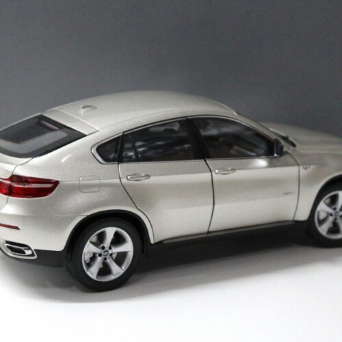 1:18 Kyosho BMW X6 Xdrive50i E71 Kaschmir silver DEALER VERSION