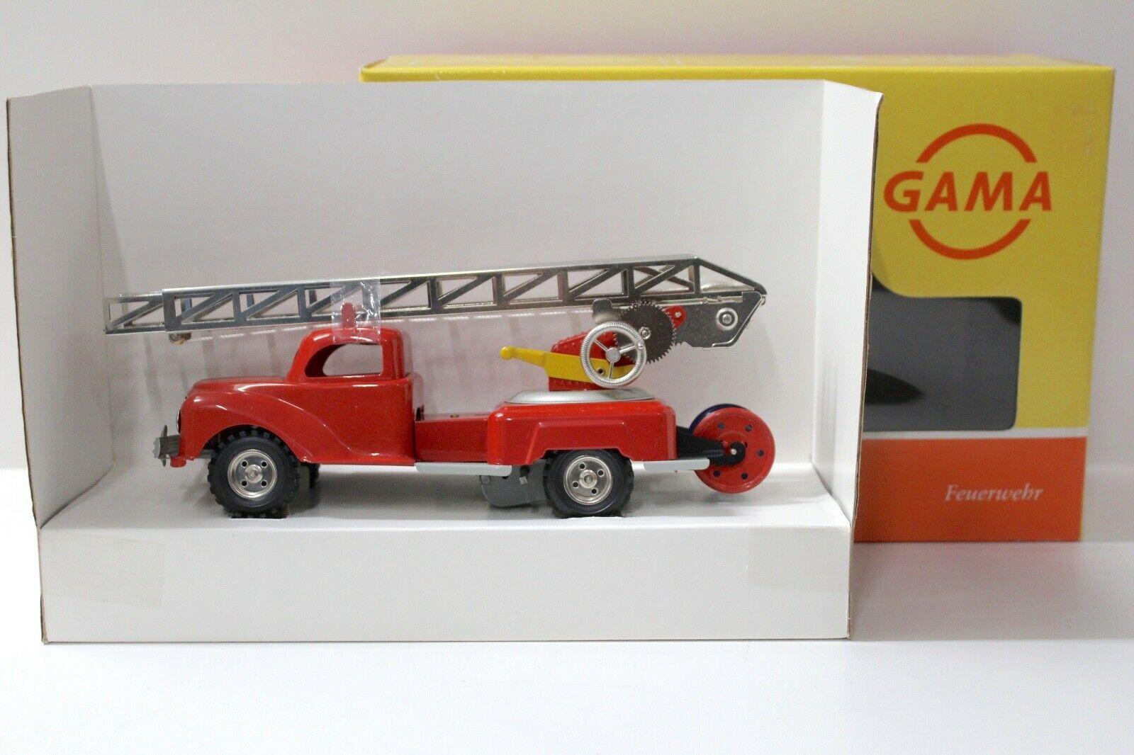 ID 50579 orig.jpg GAMA 70001 Replica Blechmodell Feuerwehr Drehleiter Auto red
