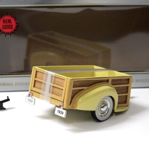 1:18 Motorcity Chevy Master Woody Wagon Trailer yellow