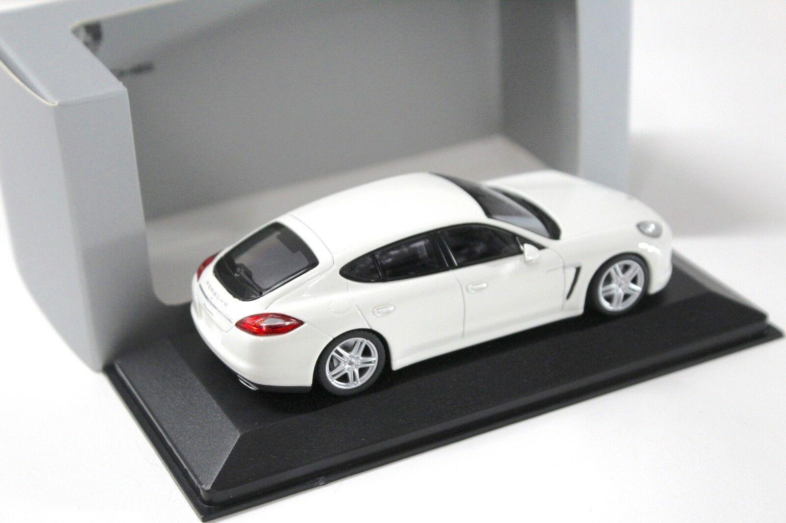 1:43 Minichamps Porsche Panamera diesel white DEALER VERSION