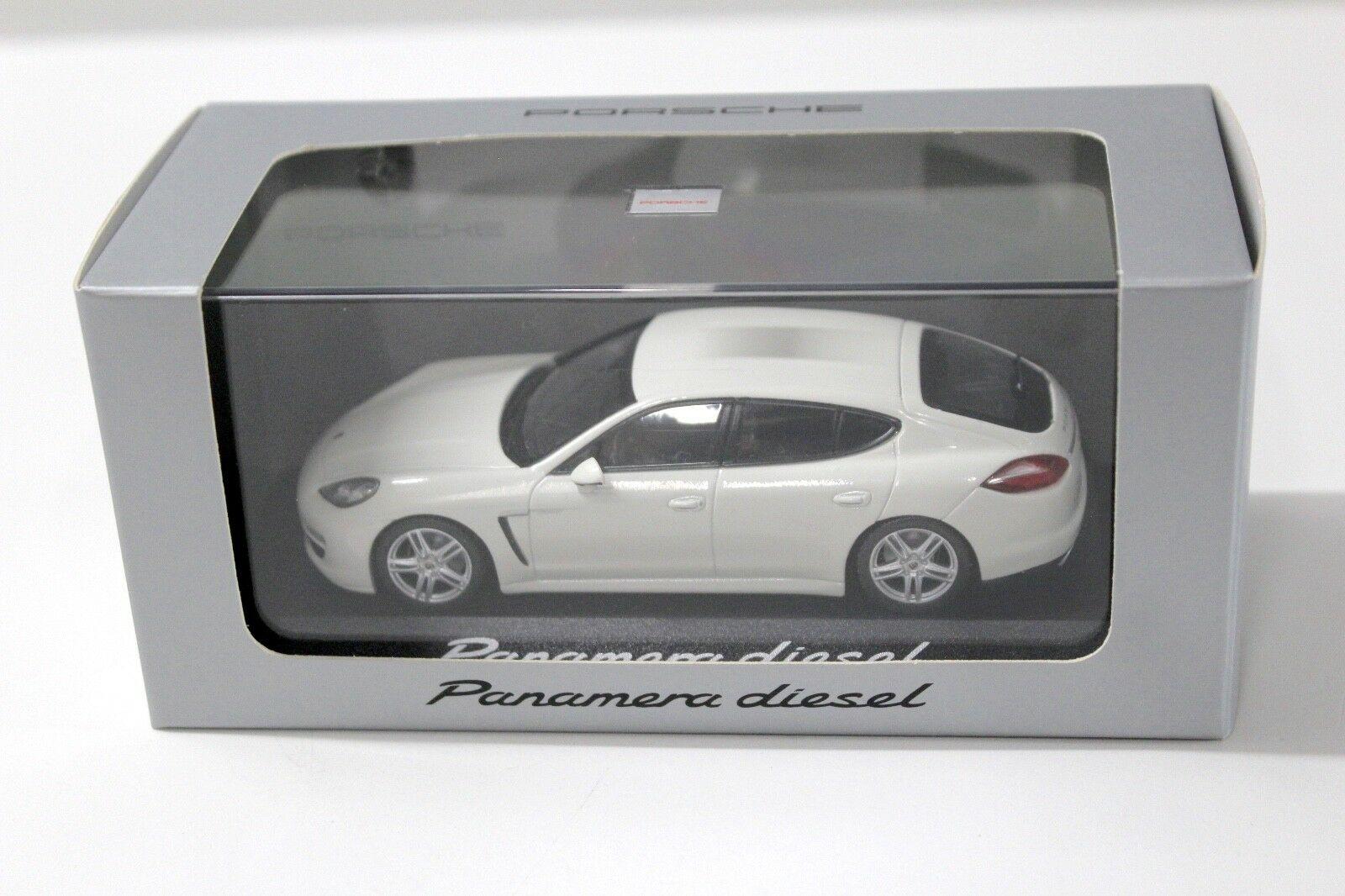 1:43 Minichamps Porsche Panamera diesel white DEALER VERSION