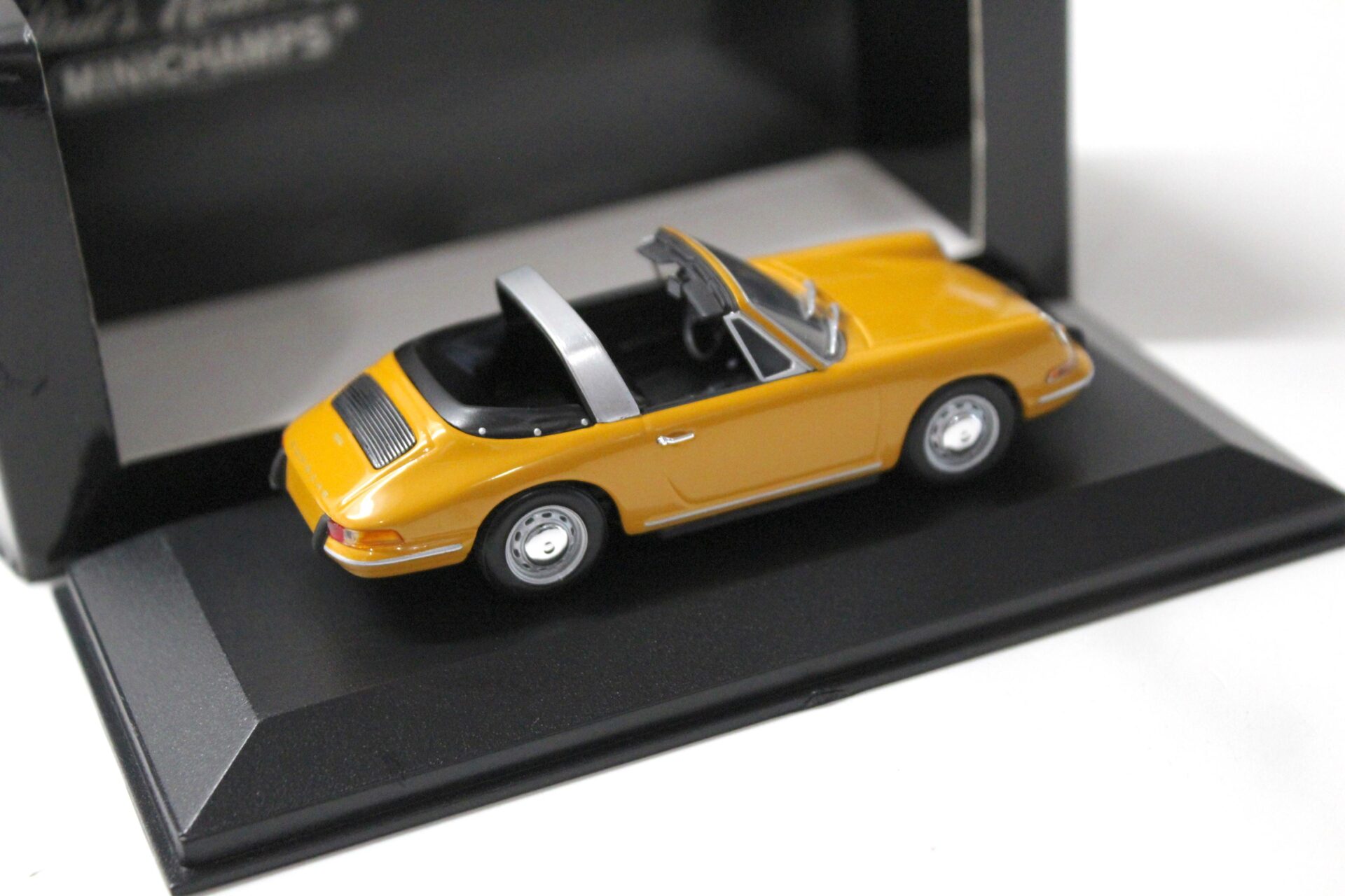 1:43 Minichamps Porsche 911 Targa 1965 Bahamas yellow