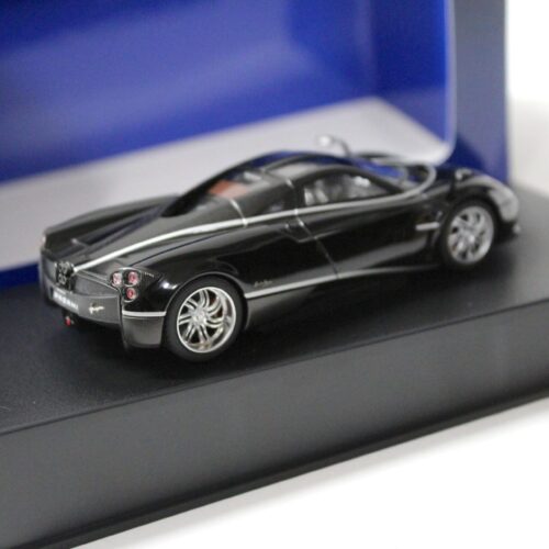 1:43 AUTOart Pagani Huayra 2011 black with white stripes