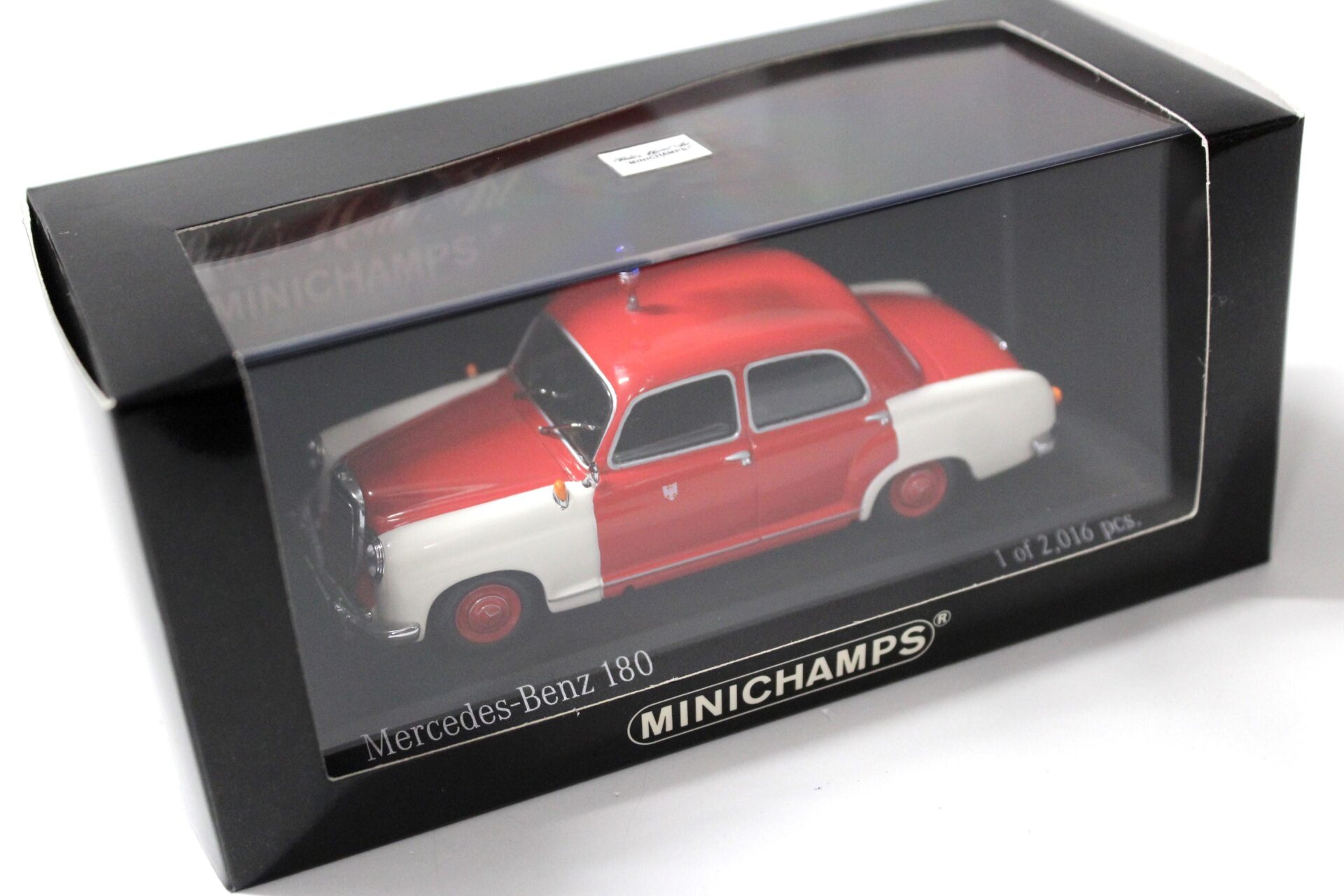1:43 Minichamps Mercedes 180 Ponton Feuerwehr Frankfurt red/ white