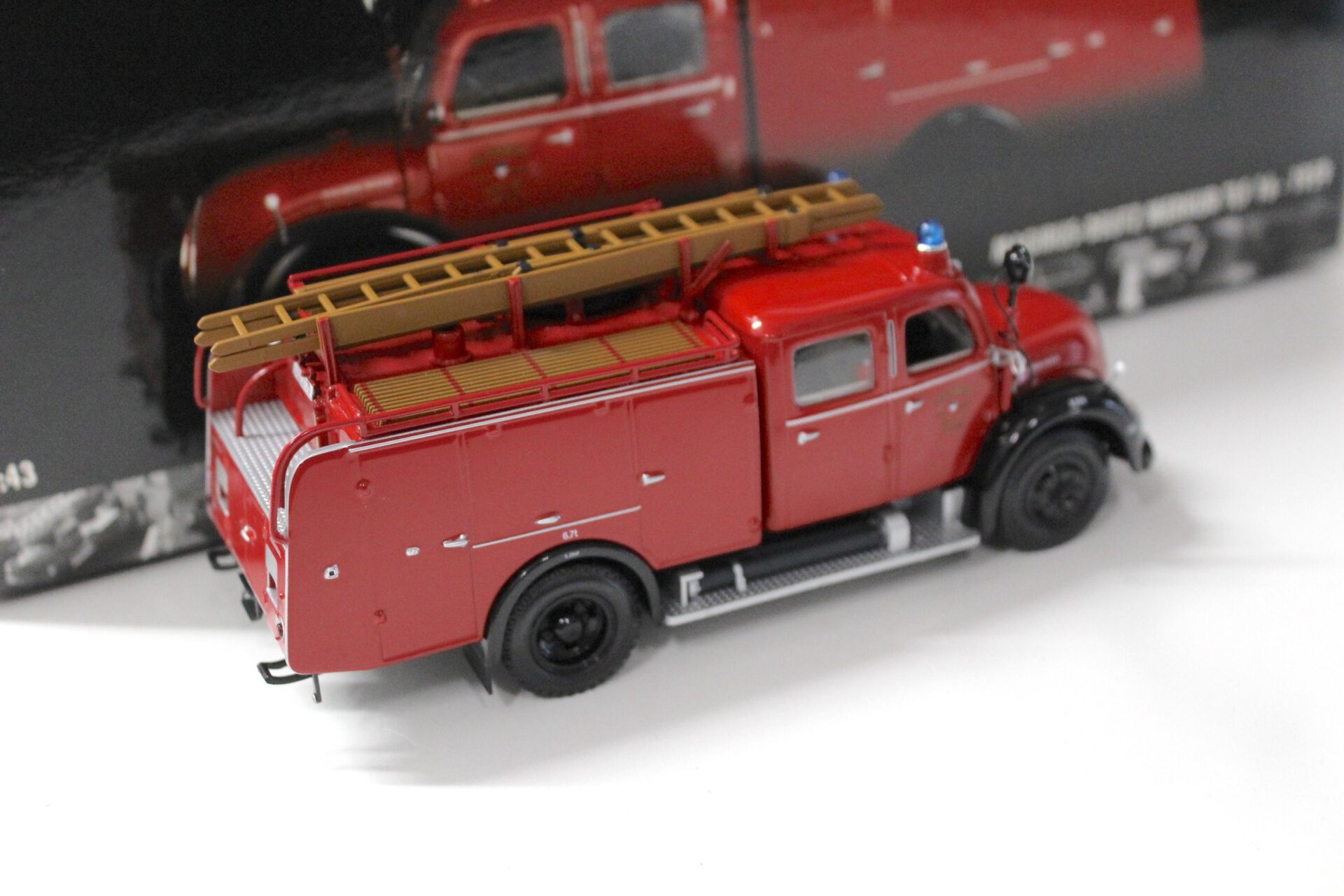 1:43 Minichamps Magirus Deutz Merkur TLF 16 Feuerwehr Ulm 1959 red