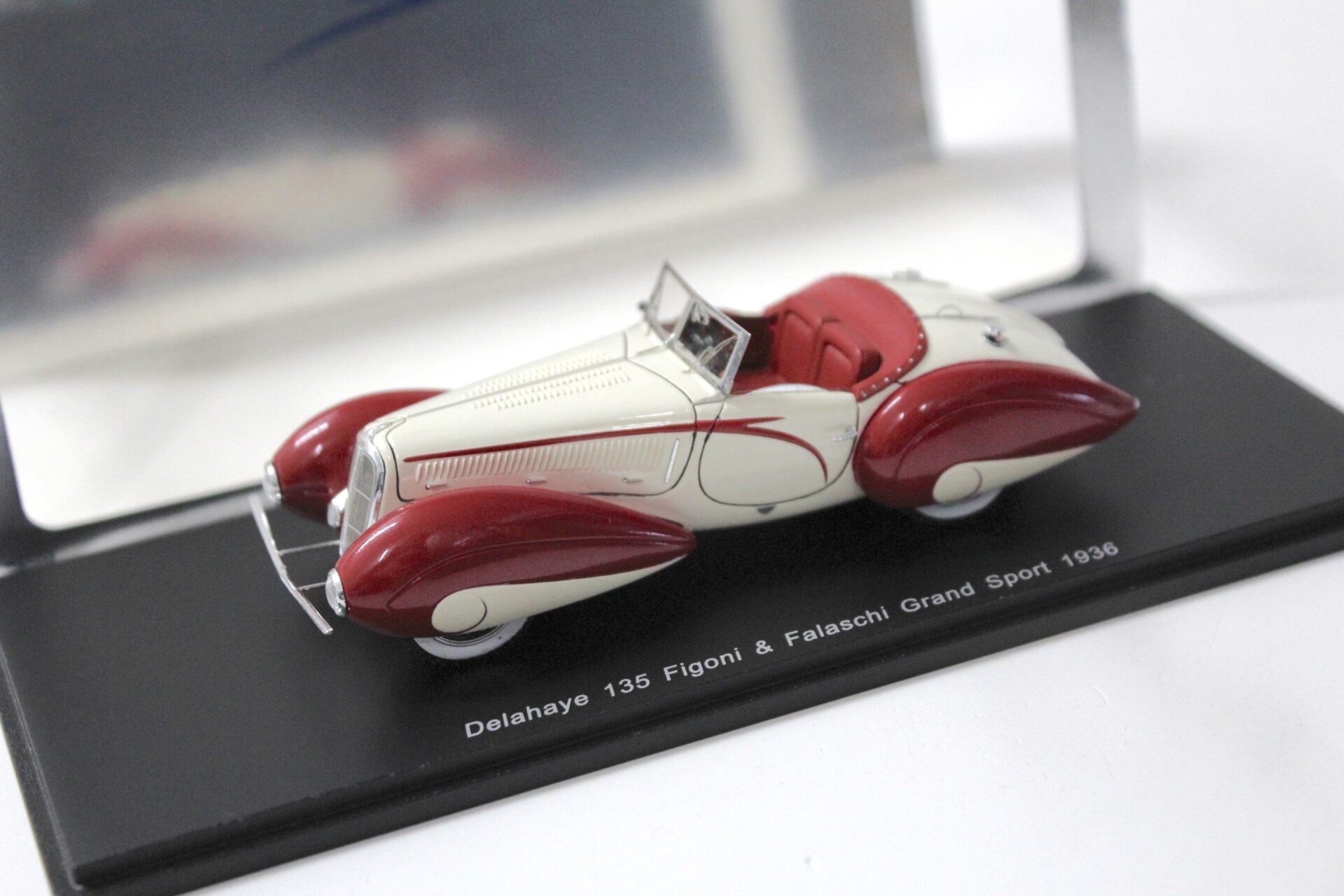 1:43 Spark Delahaye 135 Figoni & Falaschi Grand Sport 1936 red/ white