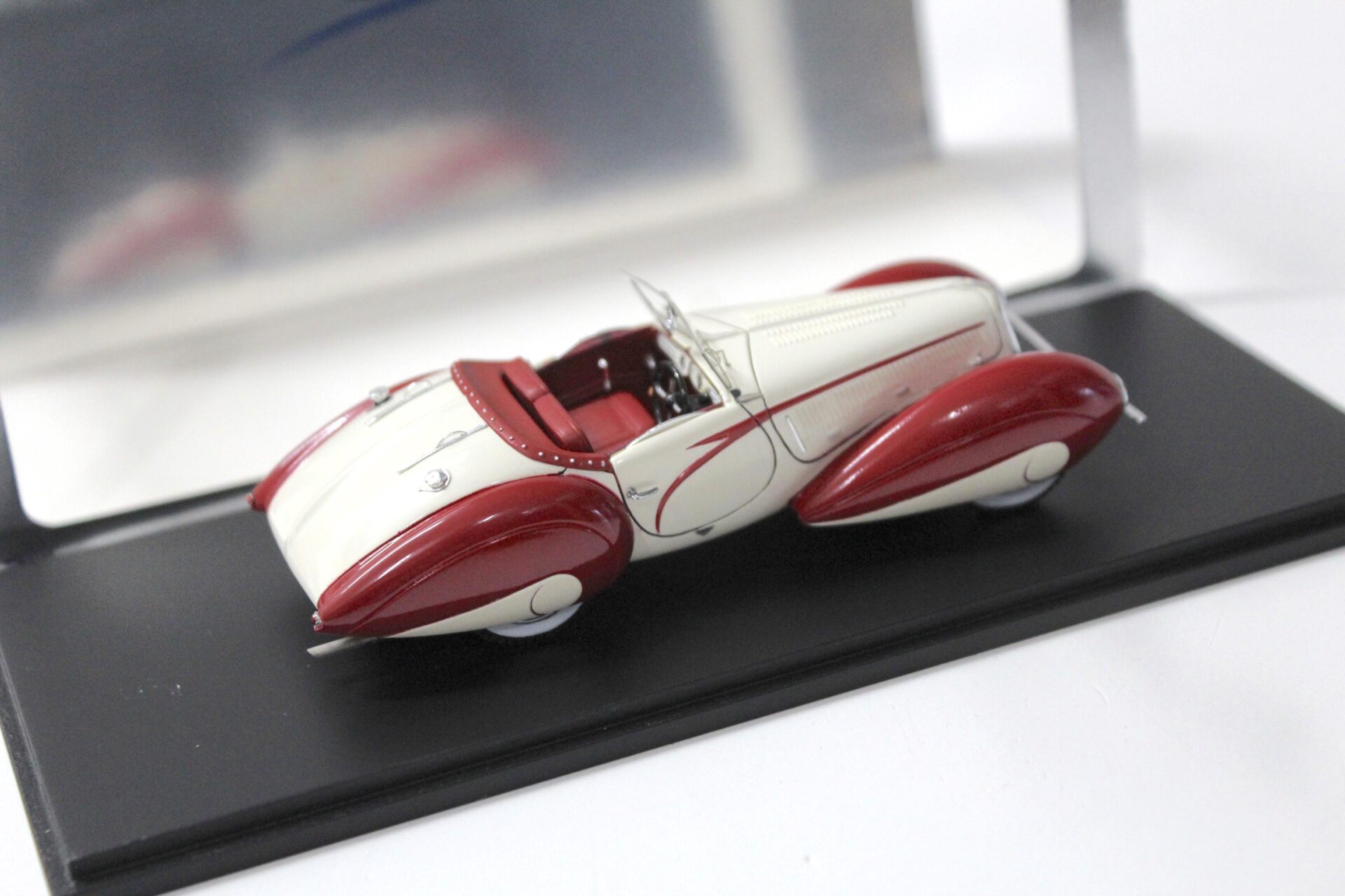 1:43 Spark Delahaye 135 Figoni & Falaschi Grand Sport 1936 red/ white