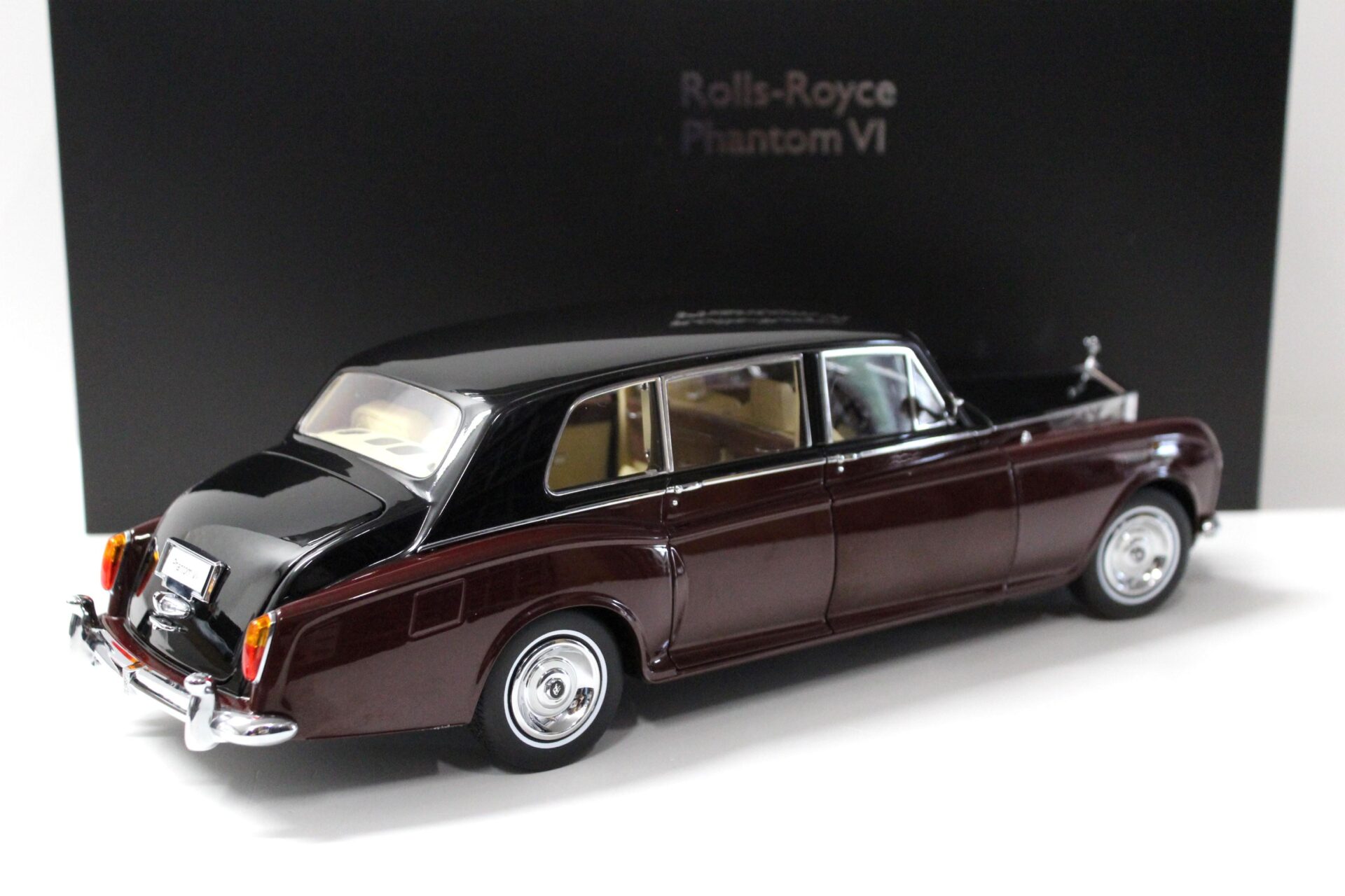 1:18 Kyosho Rolls Royce Phantom VI Limousine red/ black