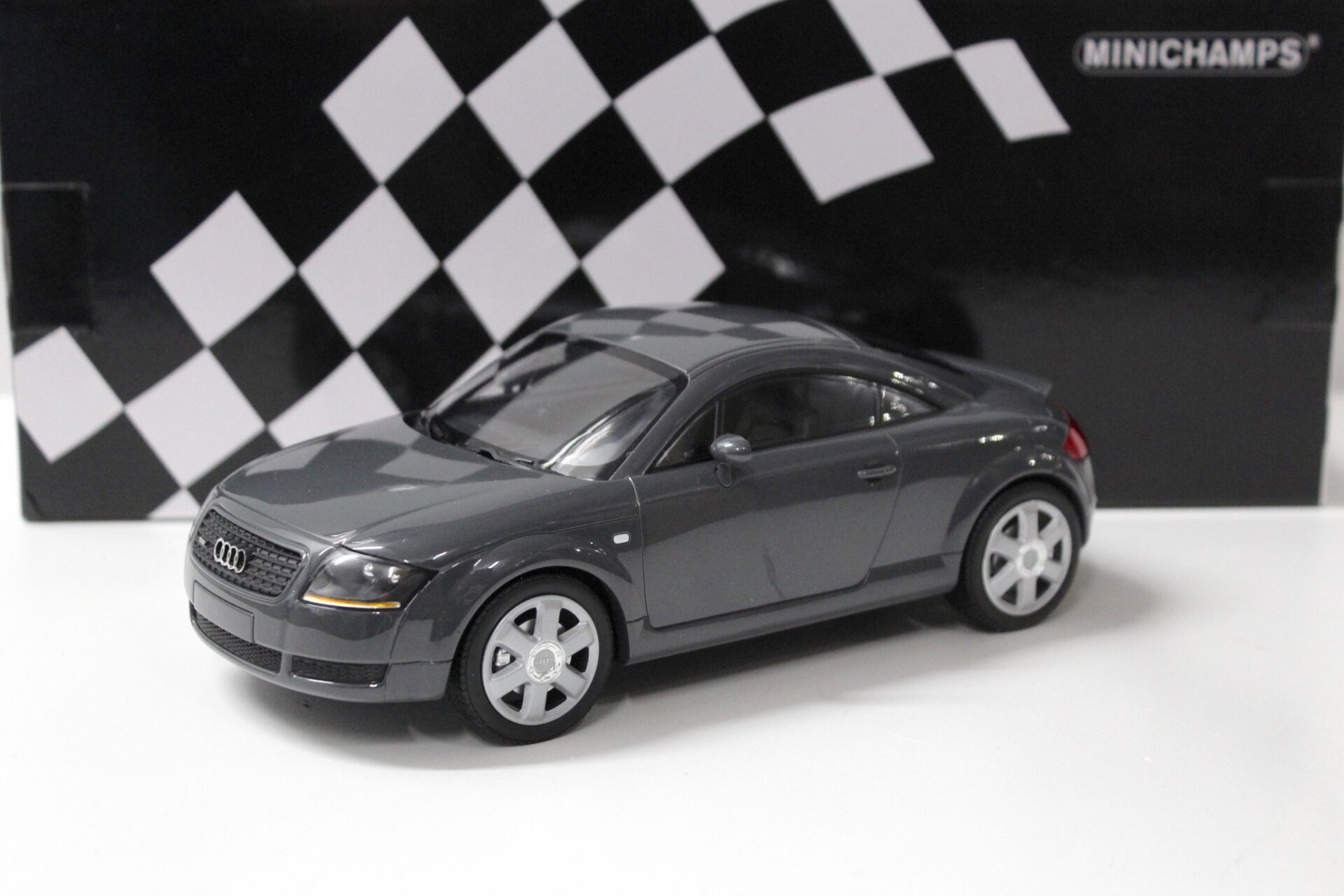 ID 51999 orig.jpg 1:18 Minichamps Audi TT Coupe 1998 grey metallic