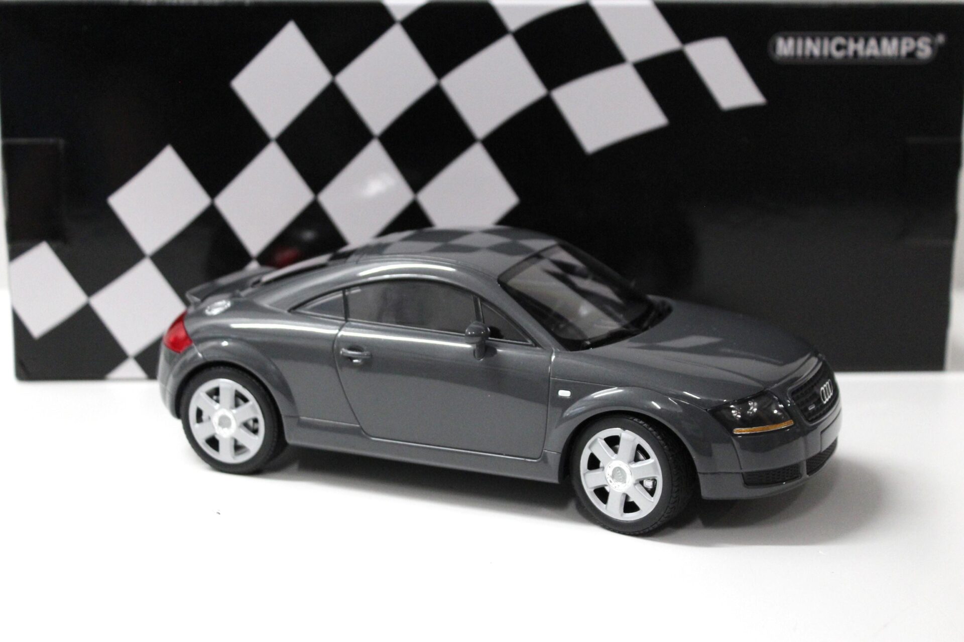1:18 Minichamps Audi TT Coupe 1998 grey metallic