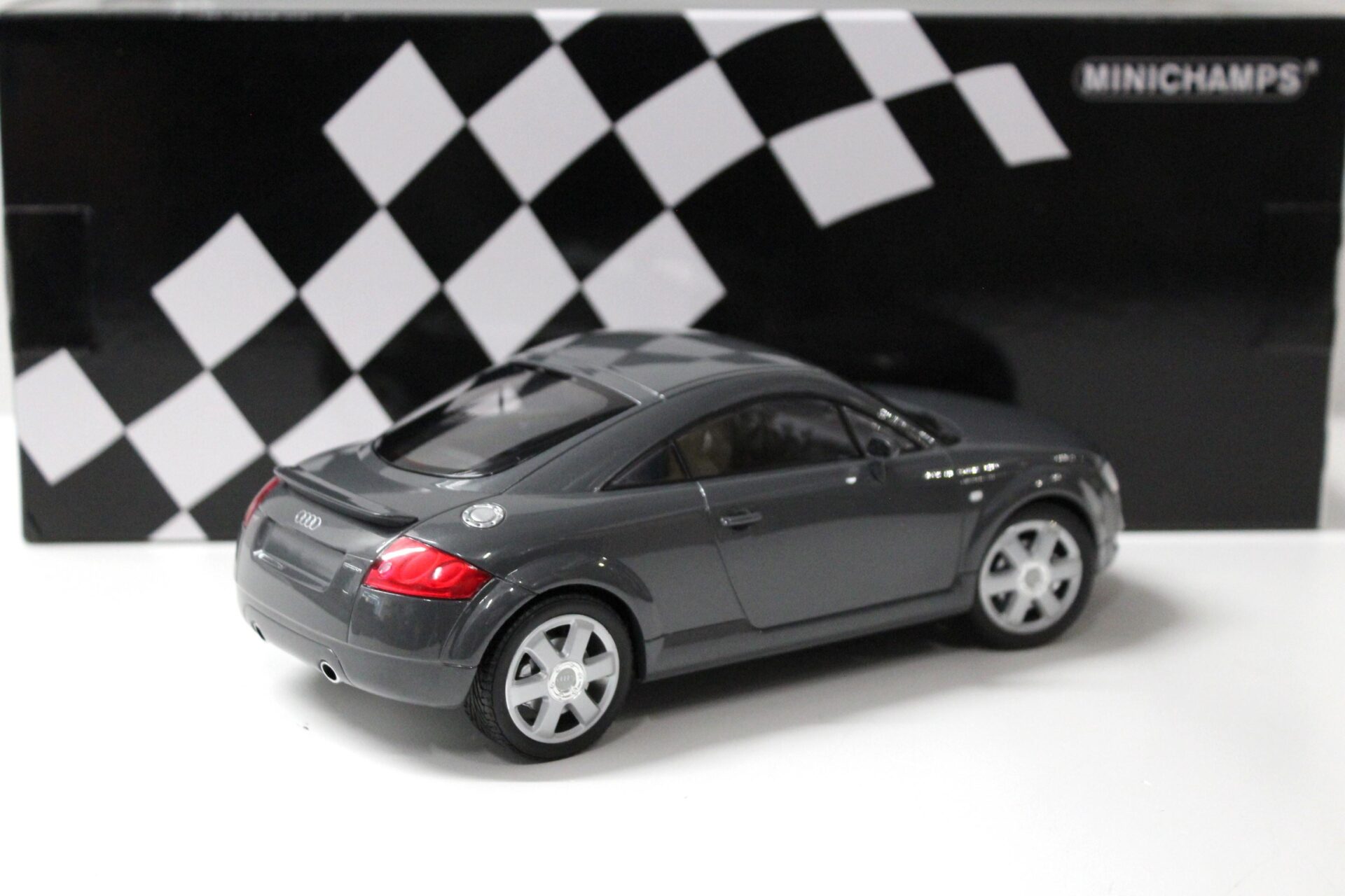 1:18 Minichamps Audi TT Coupe 1998 grey metallic