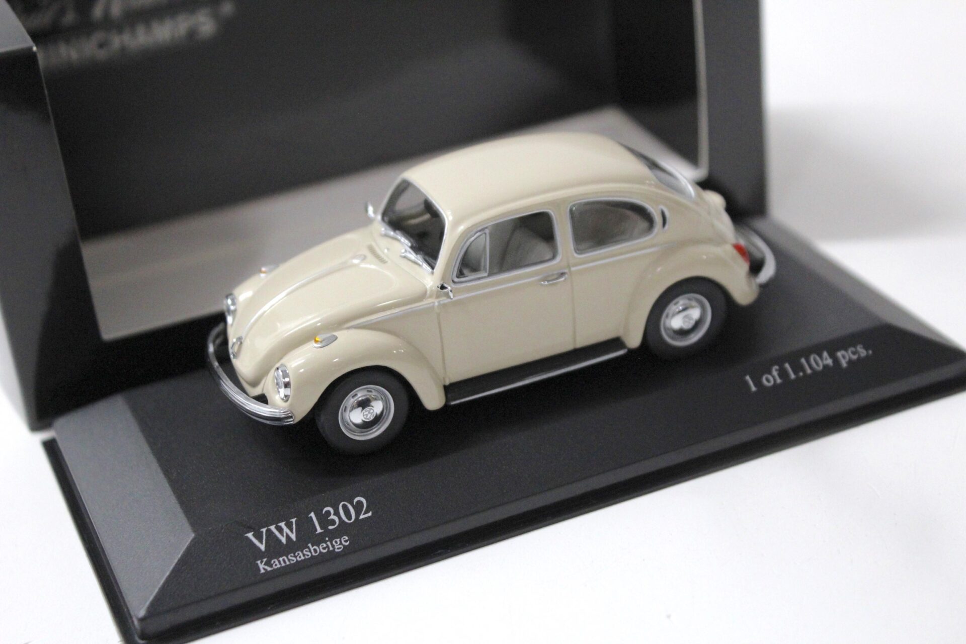 ID 52031 orig.jpg 1:43 Minichamps VW Käfer 1302 Saloon 1970-1972 beige