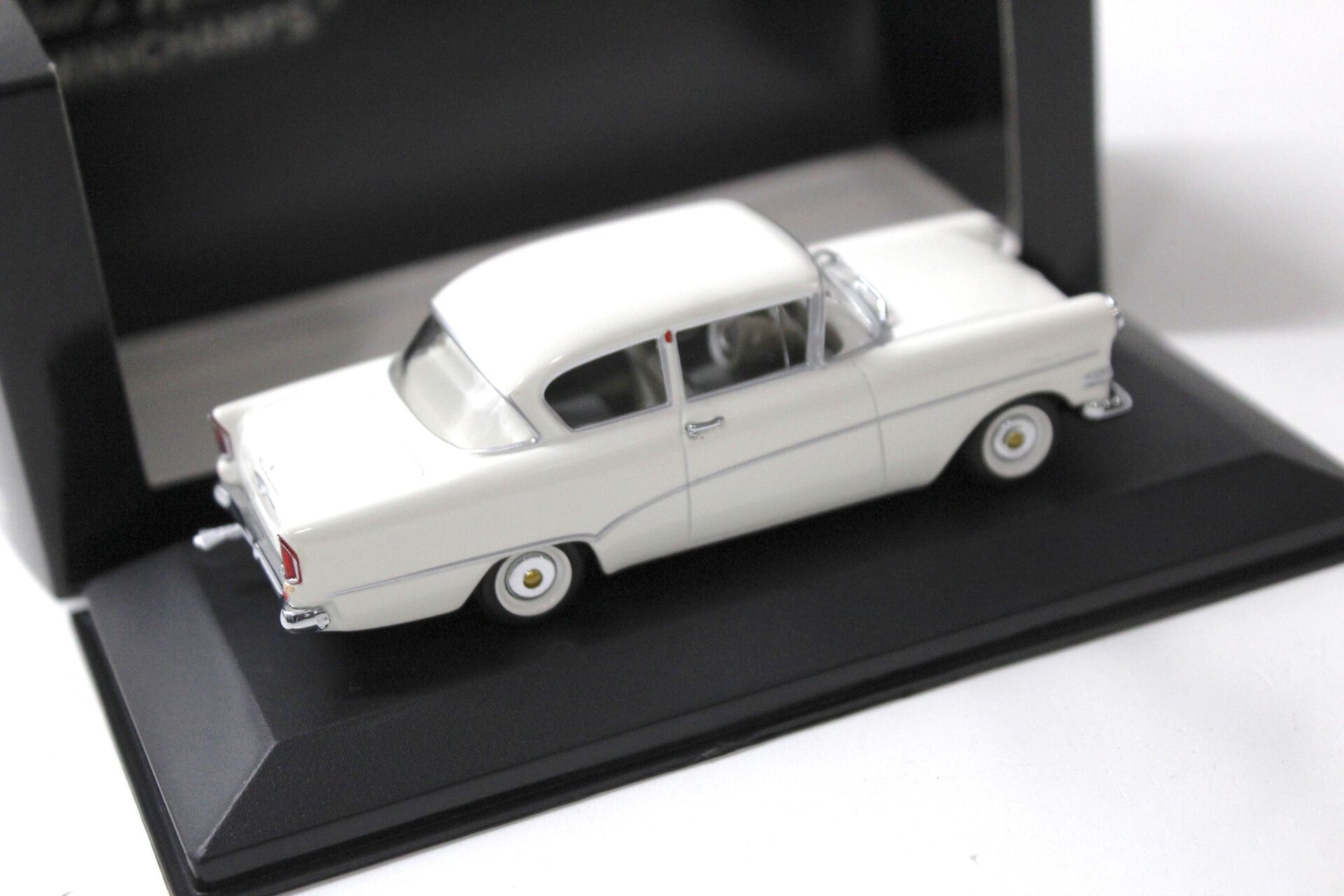 1:43 Minichamps Opel Rekord P1 Chamonix white 1958