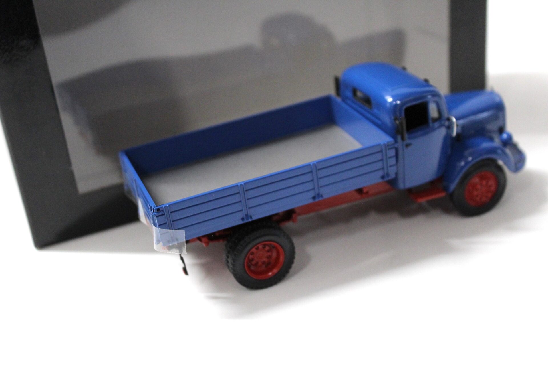 1:43 Minichamps Mercedes L3500 Kipper Truck Pritsche 1950 blue/ red