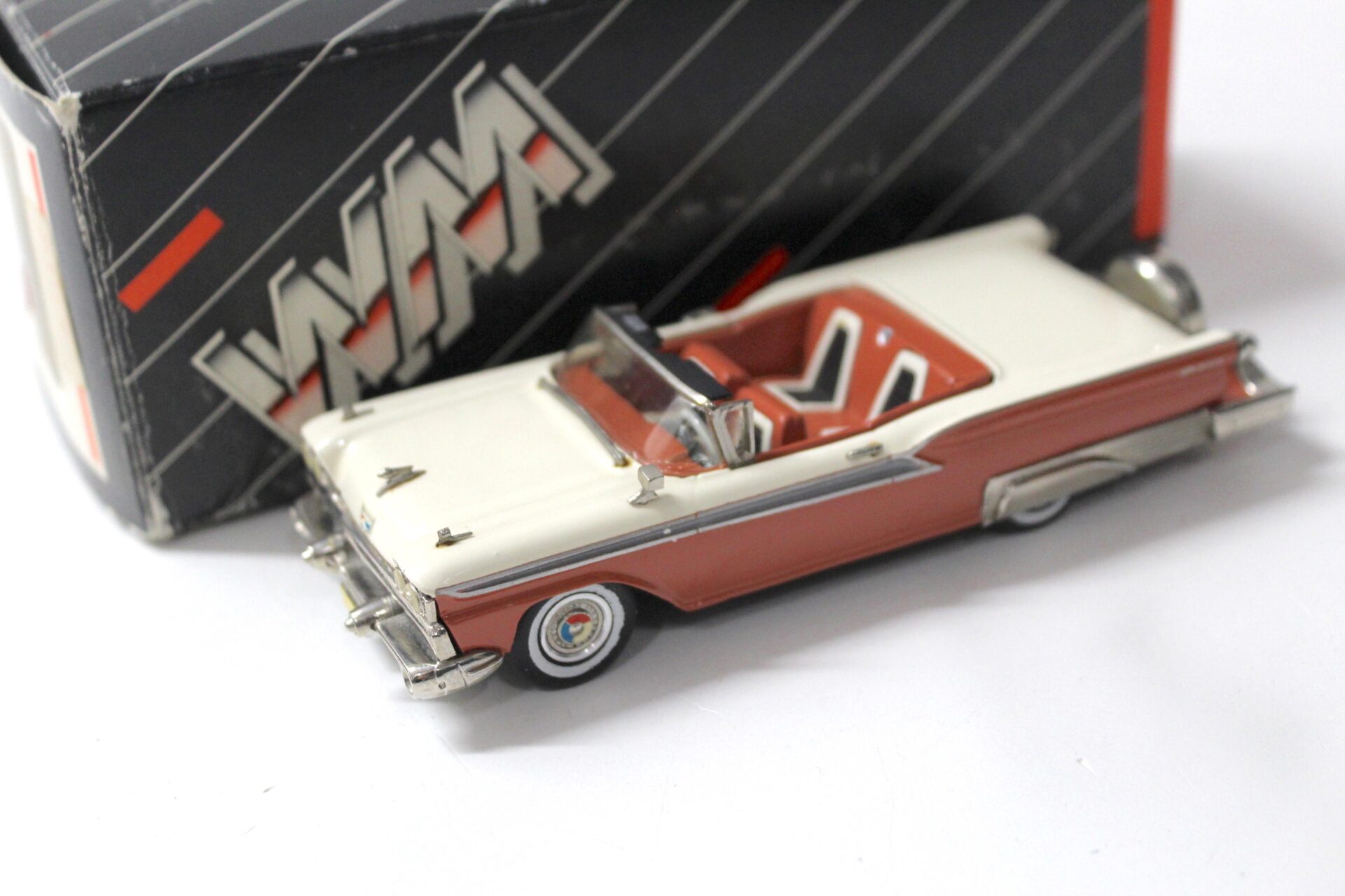 1:43 Western Models 1959 Ford Galaxie Skyline open white/ red