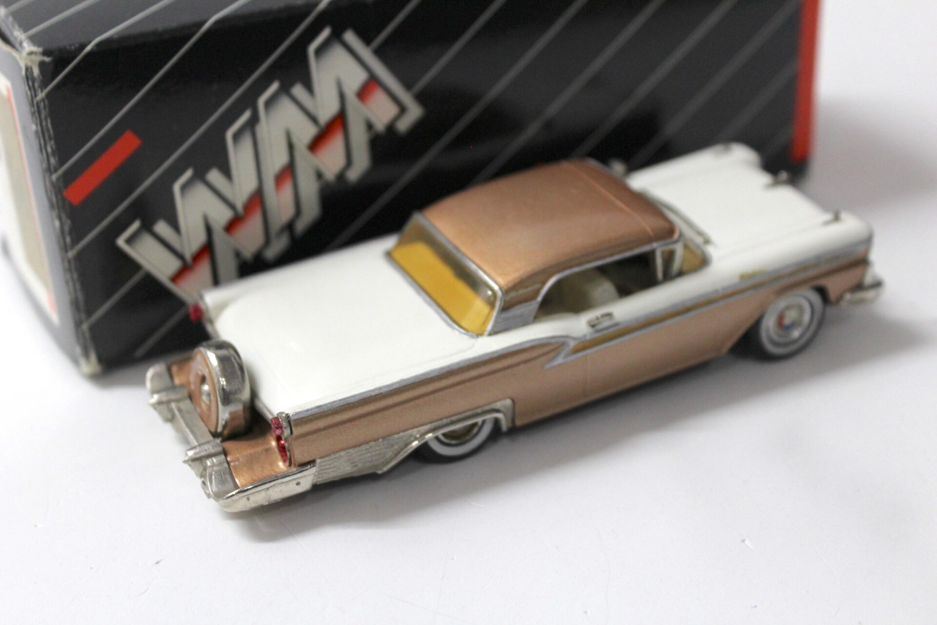 1:43 Western Models 1959 Ford Galaxie Skyline closed gold/ white