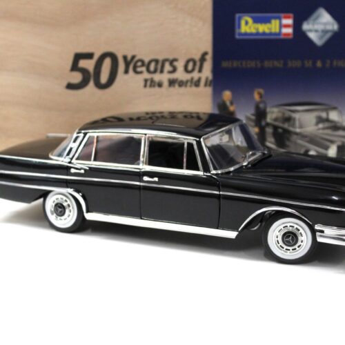 1:18 Revell Mercedes 300 SE Limousine black + 2 Figuren LIMITED 50 JAHRE REVELL