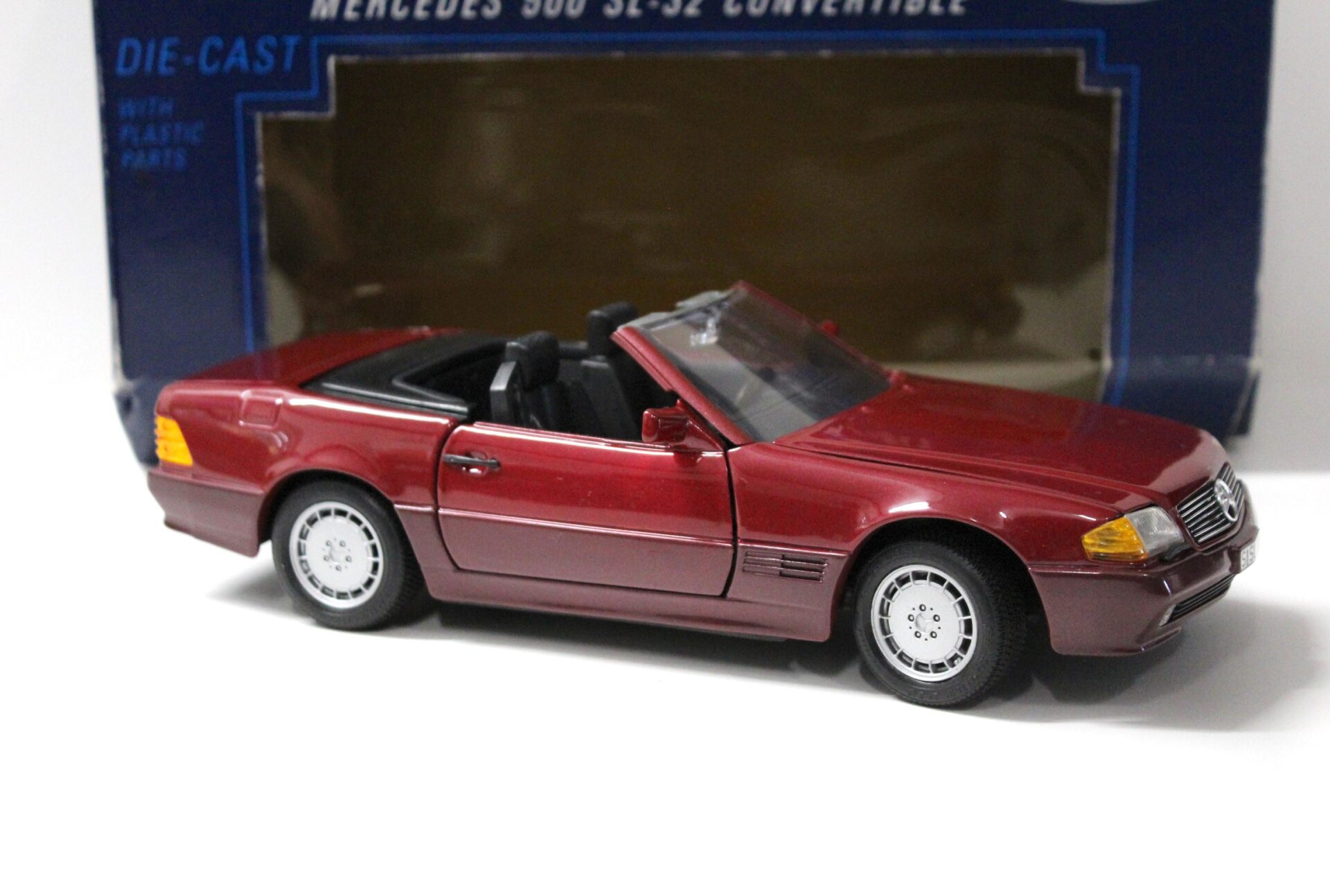 1:18 Revell Mercedes 500 SL R129 Convertible dark red with Top