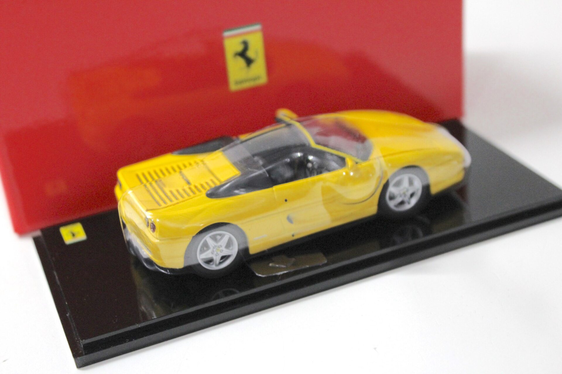 1:43 Kyosho Ferrari F355 Spider yellow