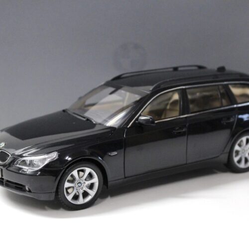 1:18 Kyosho BMW 5er 545i Touring E61 black metallic DEALER VERSION