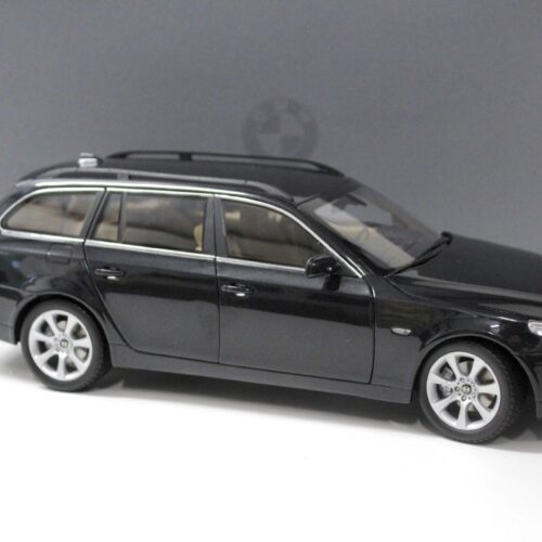 1:18 Kyosho BMW 5er 545i Touring E61 black metallic DEALER VERSION