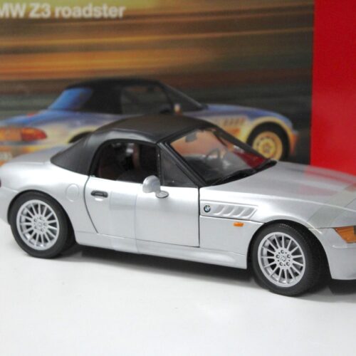 1:18 UT Models BMW Z3 Roadster silver with Softtop DEALER VERSION - Image 2
