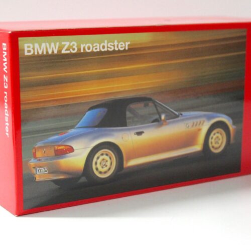1:18 UT Models BMW Z3 Roadster silver with Softtop DEALER VERSION - Image 4