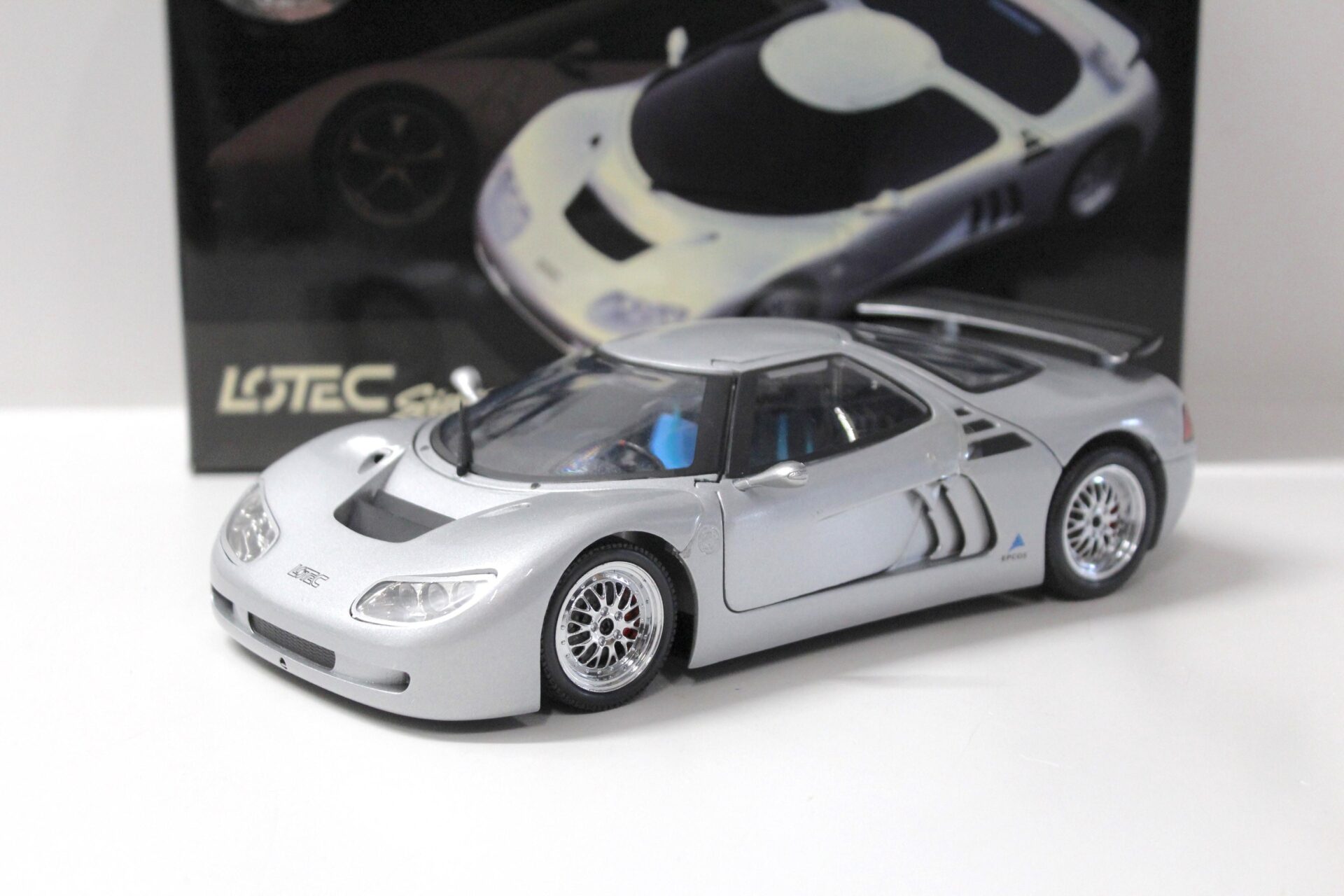 ID 52667 orig.jpg 1:18 MAXI Car Lotec Sirius silver