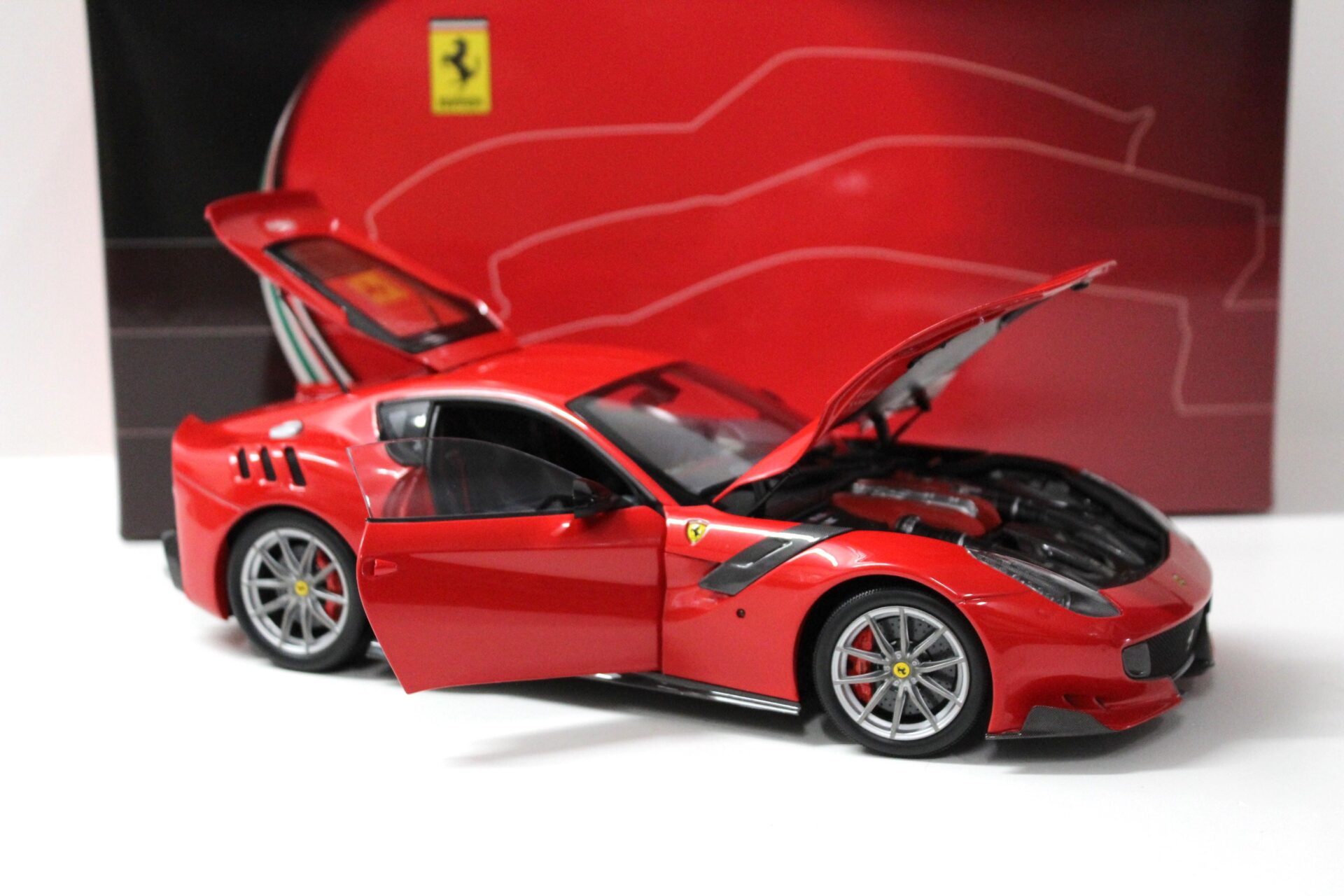 1:18 BBR Ferrari F12 TDF 2016 Rosso Corsa 322 FULL OPENING