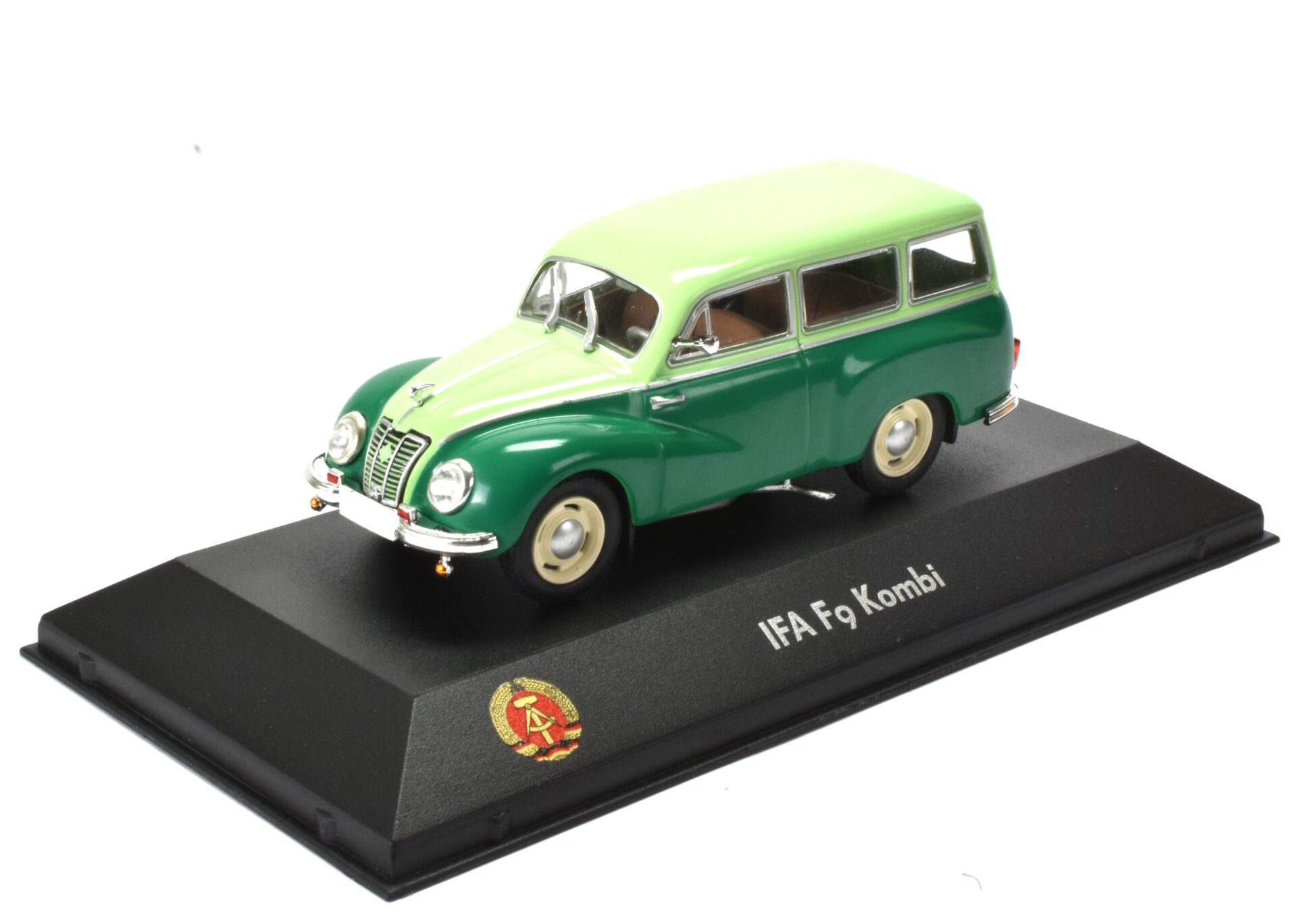 1:43 Atlas DDR Collection IFA F9 Kombi green/ green