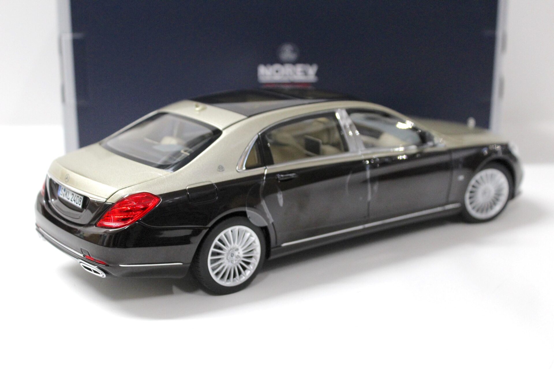 1:18 Norev Mercedes Maybach S650 Limousine 2018 dark red/ silver gold