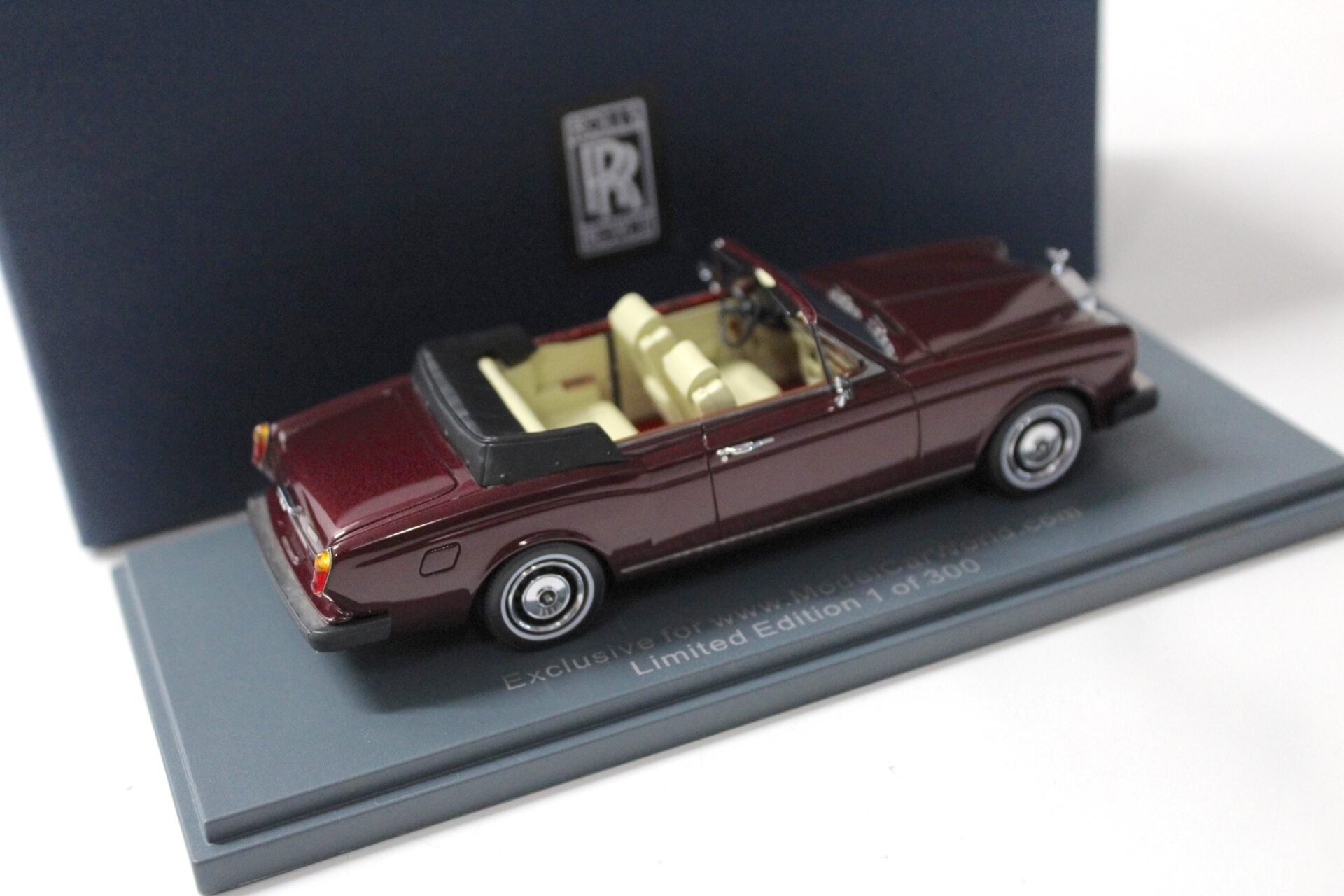 1:43 NEO Rolls Royce Corniche Convertible dark red